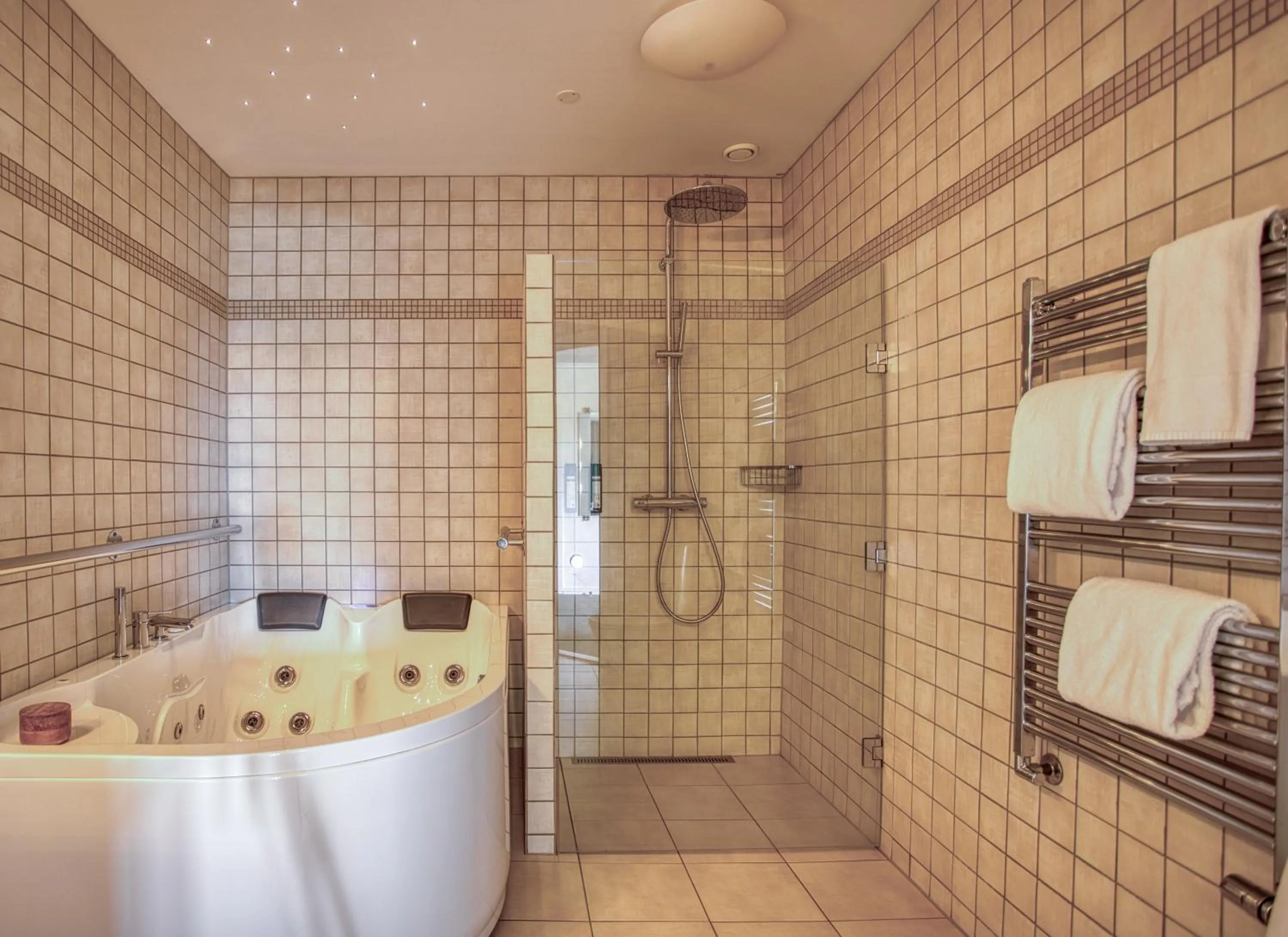 Shower in Color Hotel Skagen