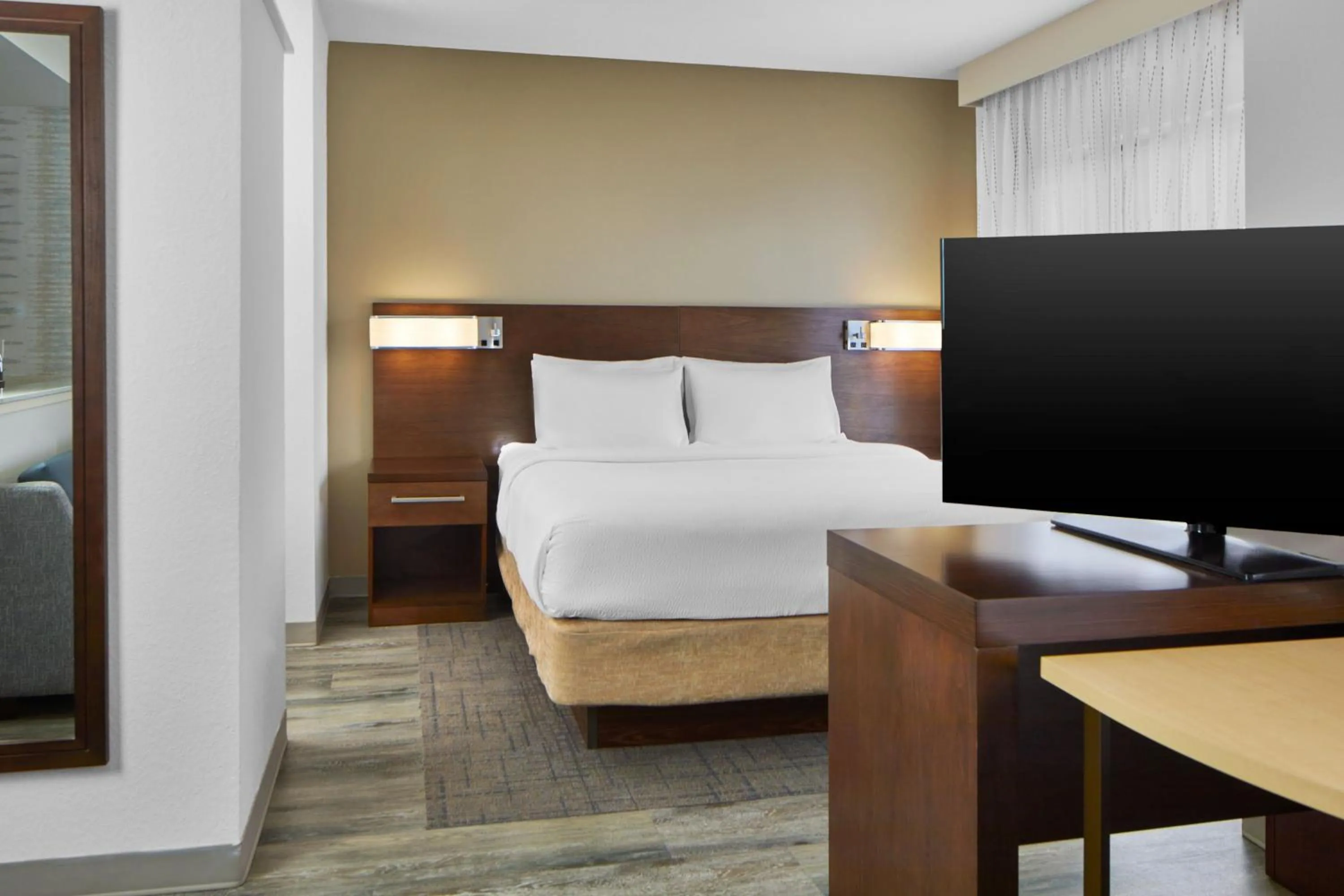 Photo of the whole room, Bed in Residence Inn Atlanta Perimeter Center Dunwoody