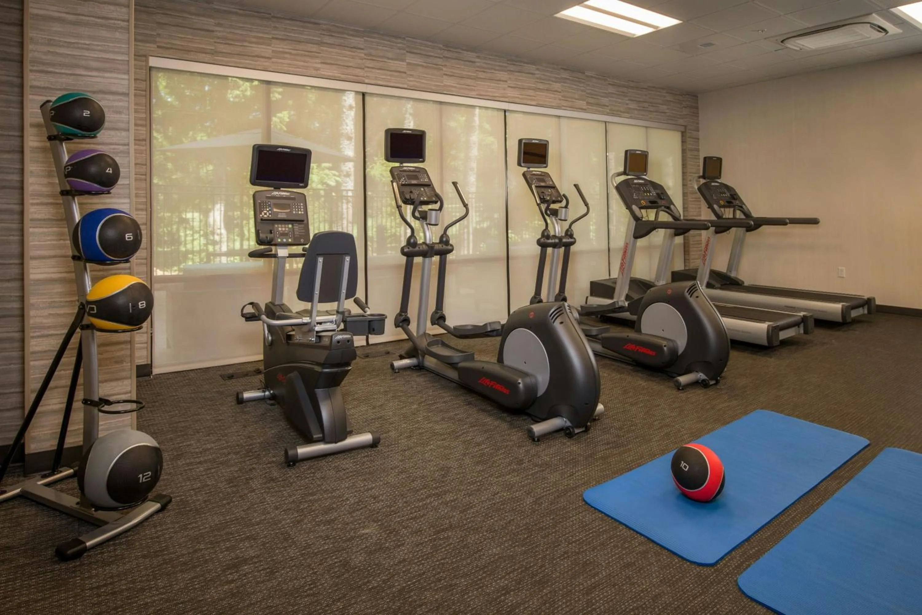 Fitness centre/facilities in Courtyard by Marriott Hershey Chocolate Avenue