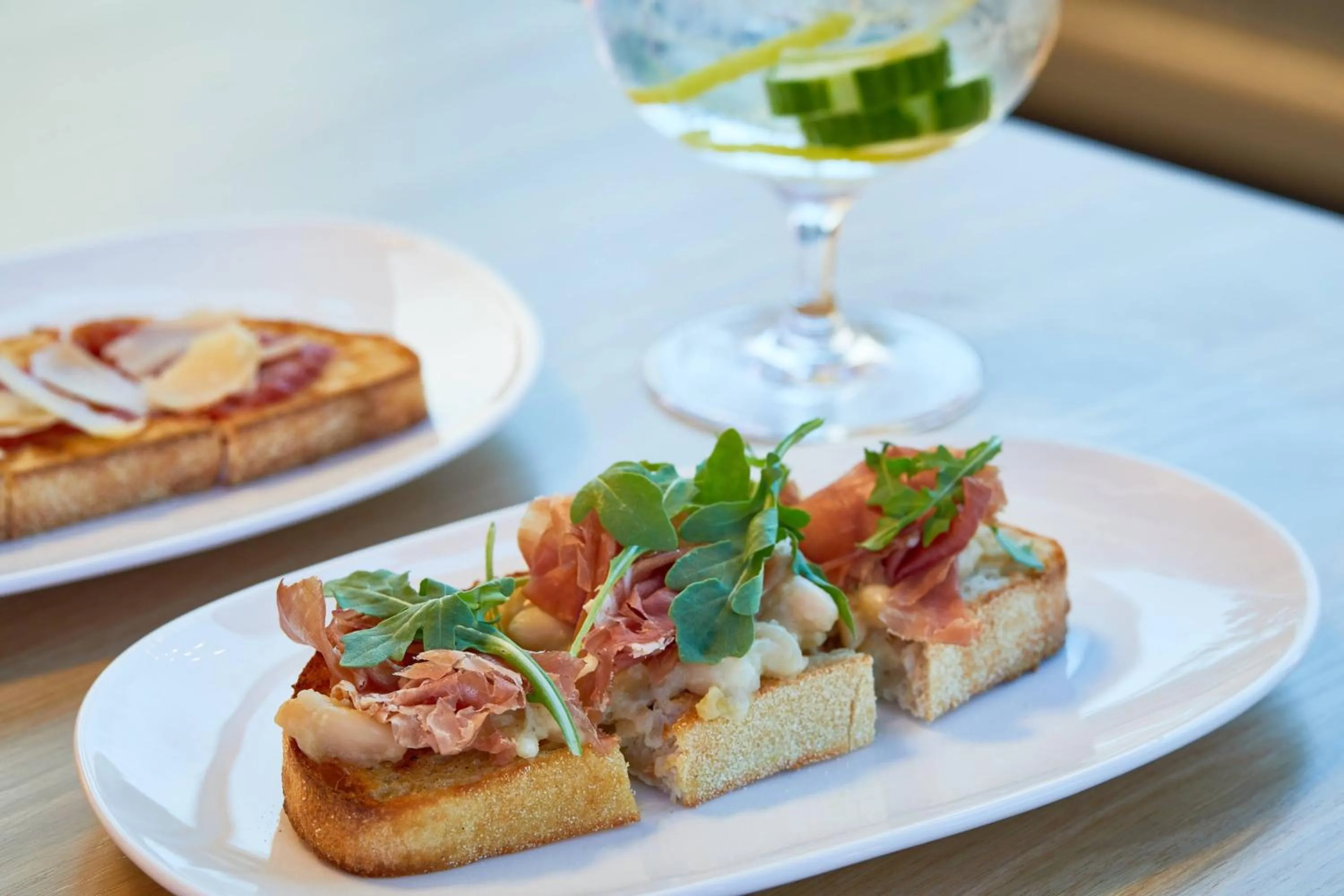 Lounge or bar in AC Hotel by Marriott Madison Downtown