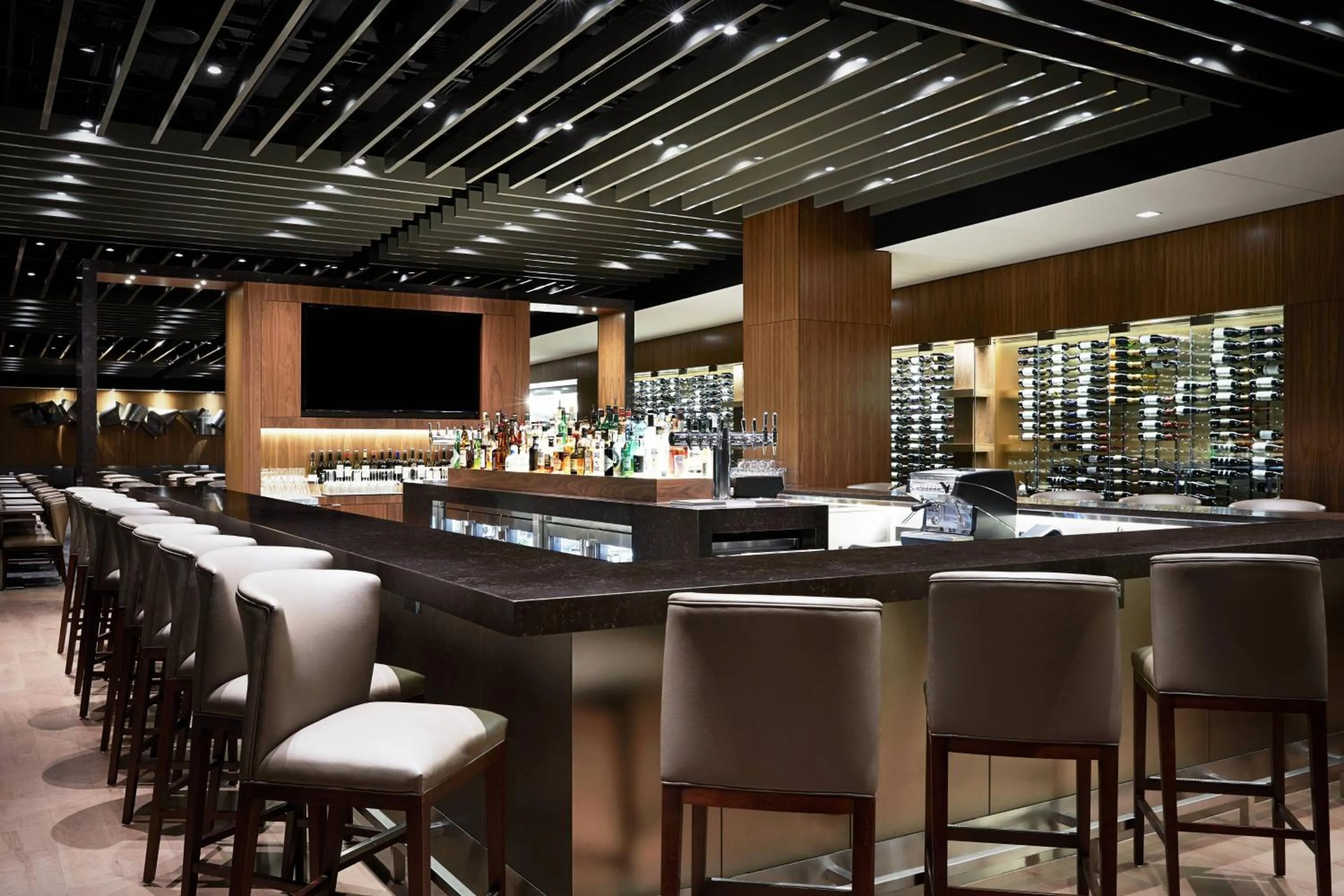 Lounge or bar in AC Hotel by Marriott Madison Downtown