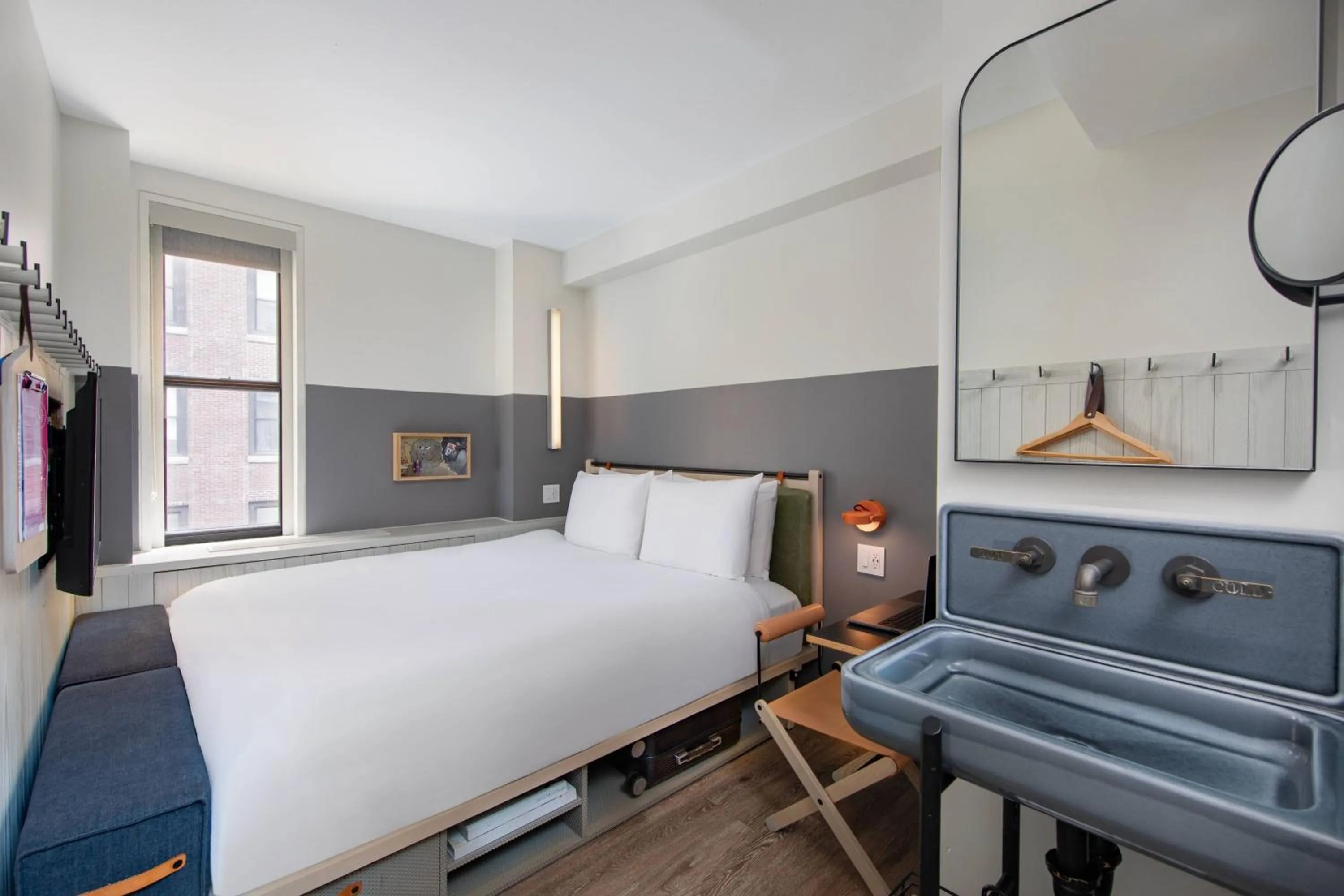 Photo of the whole room, Bed in MOXY NYC Times Square