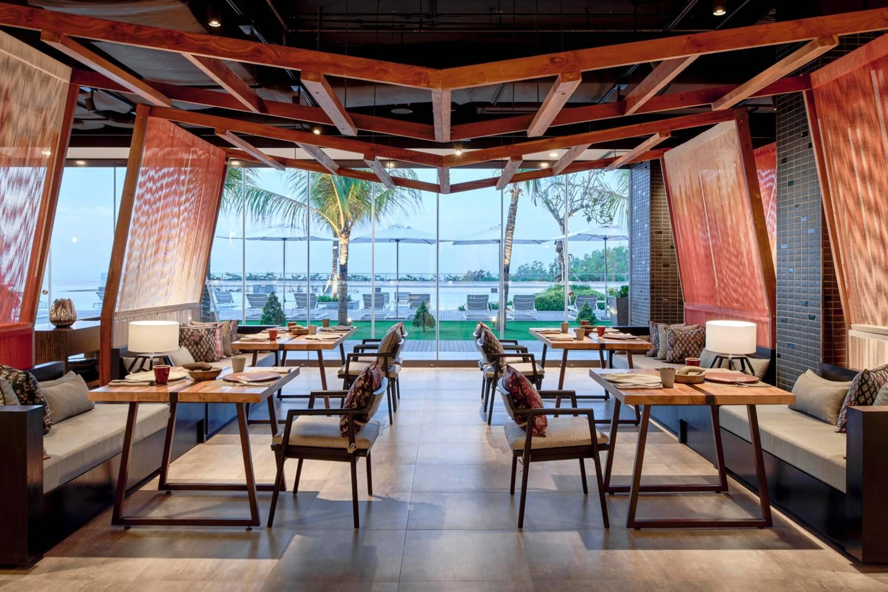 Restaurant/places to eat in Renaissance Bali Uluwatu Resort & Spa