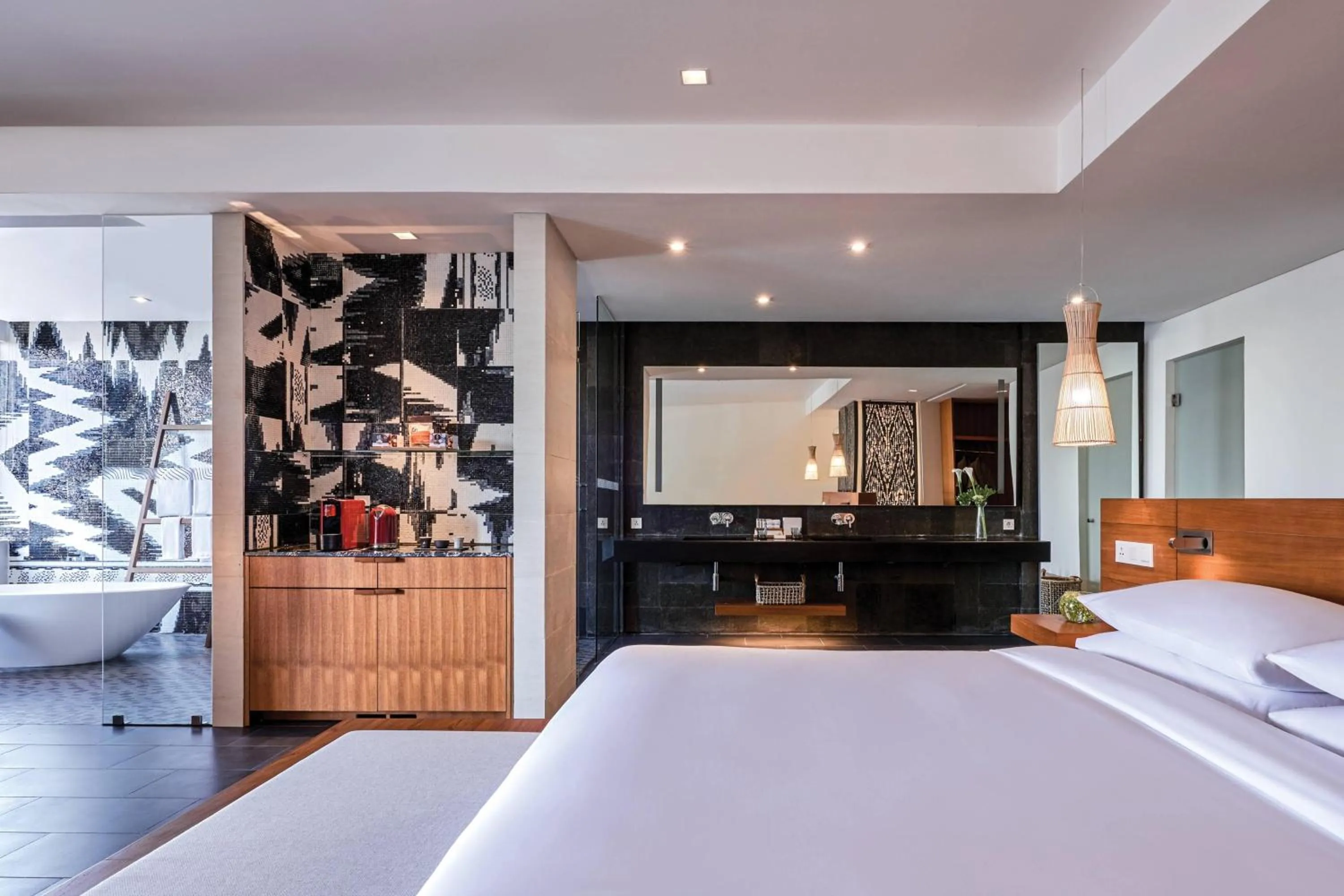 Bathroom, Bed in Renaissance Bali Uluwatu Resort & Spa