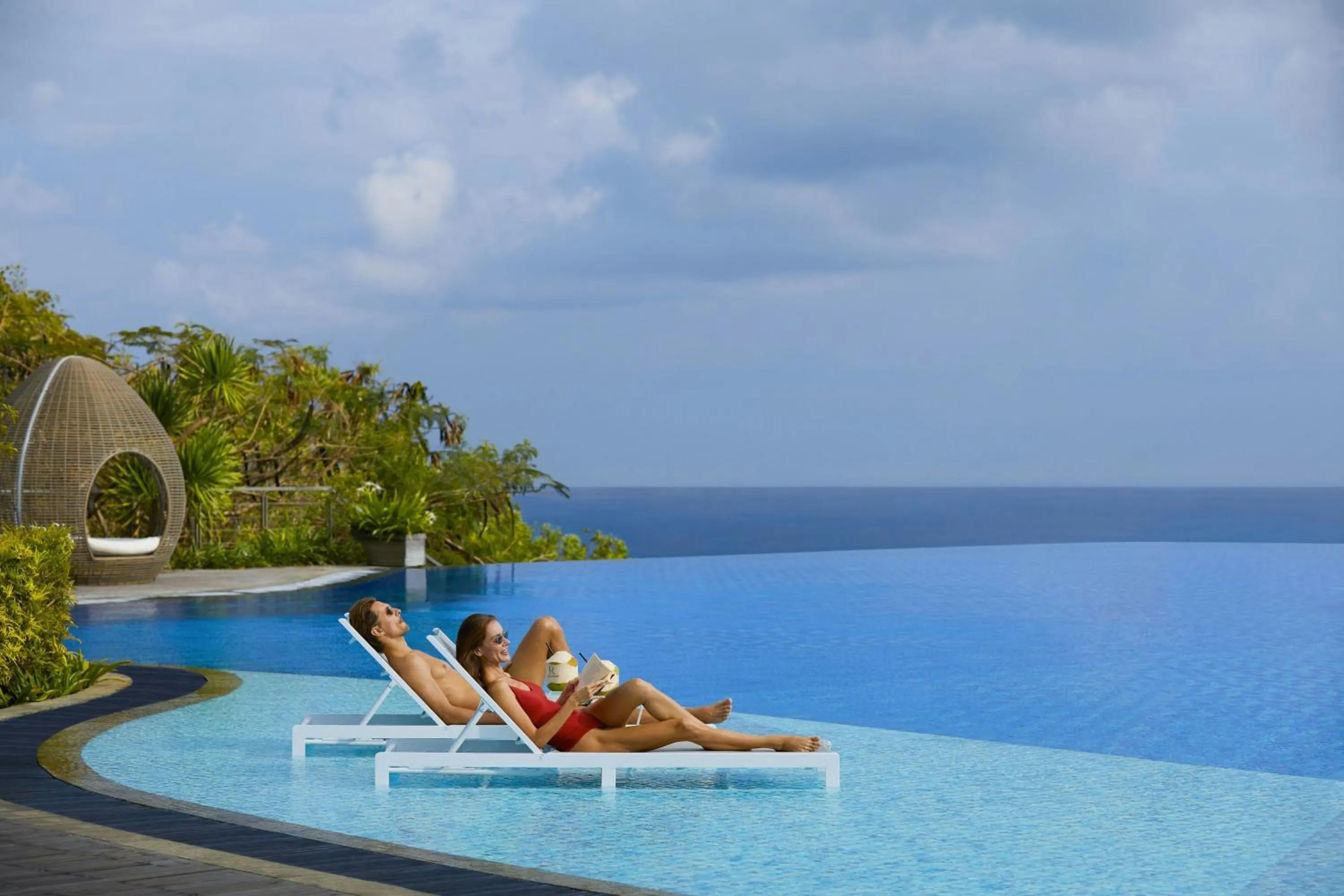 Swimming pool in Renaissance Bali Uluwatu Resort & Spa