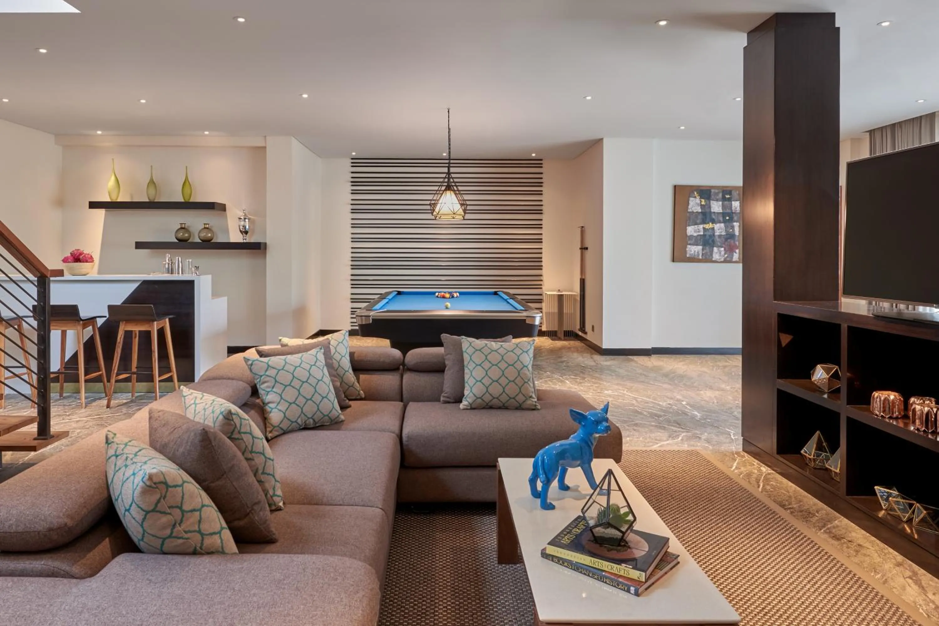 Communal lounge/ TV room in Renaissance Bali Uluwatu Resort & Spa