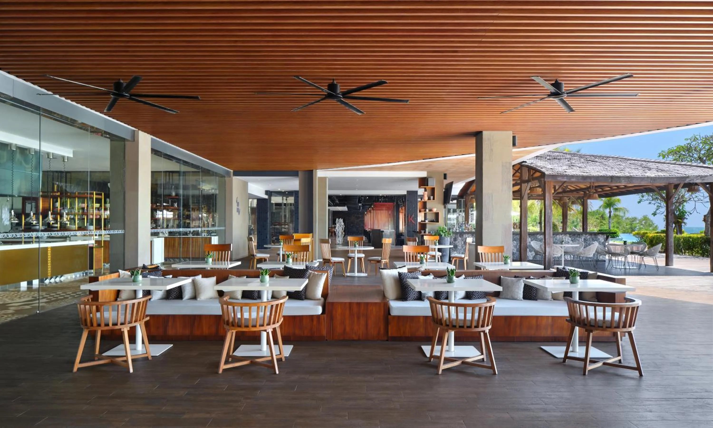 Restaurant/places to eat in Renaissance Bali Uluwatu Resort & Spa