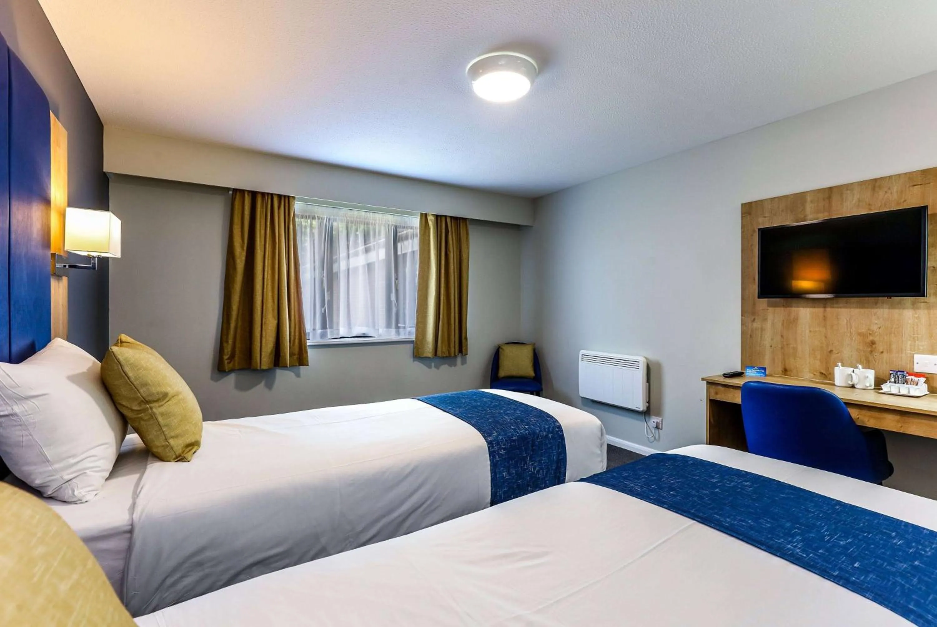 Bed in Days Inn Warwick Northbound M40