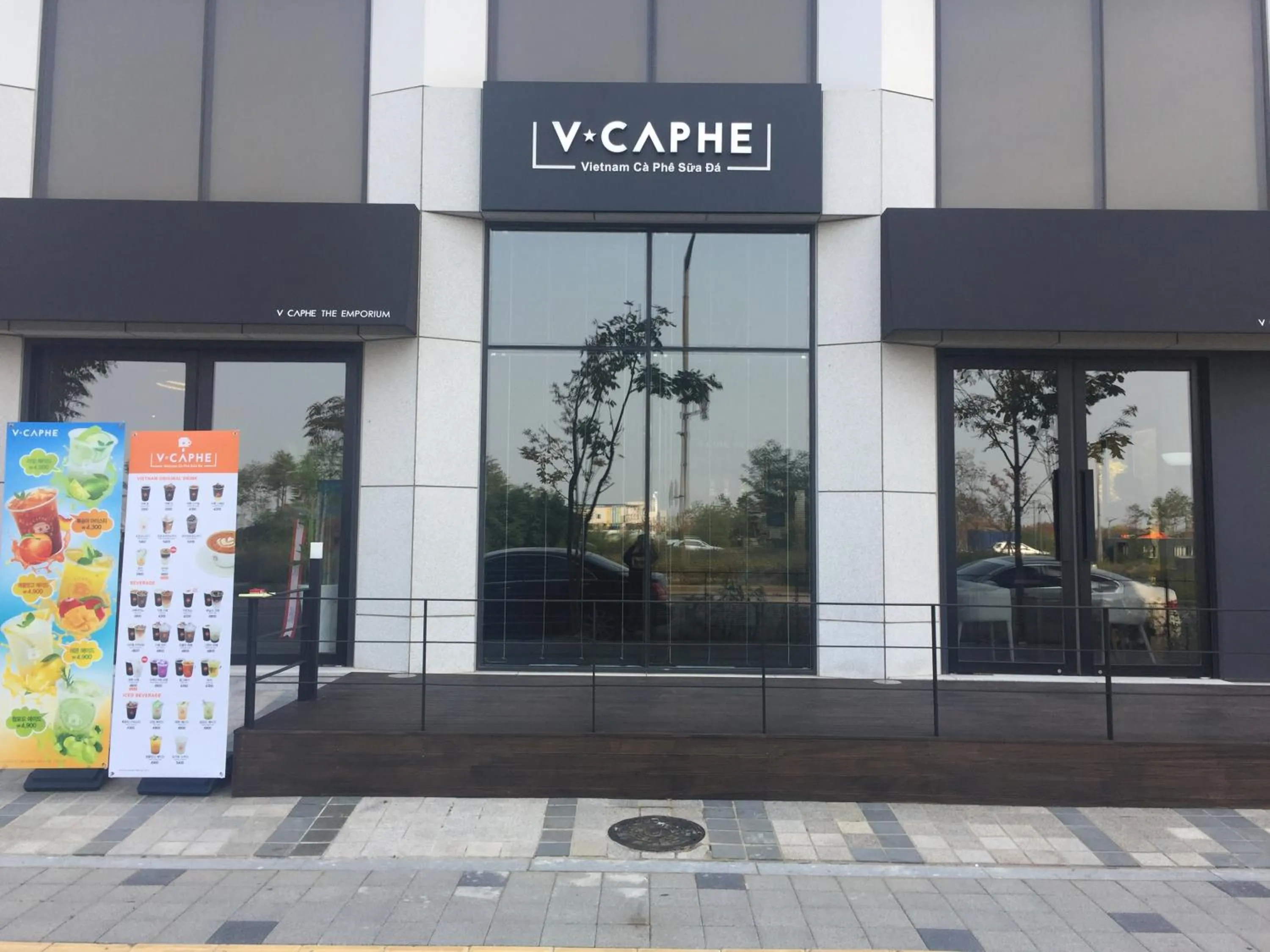 Food and drinks in Royal Emporium Incheon Airport