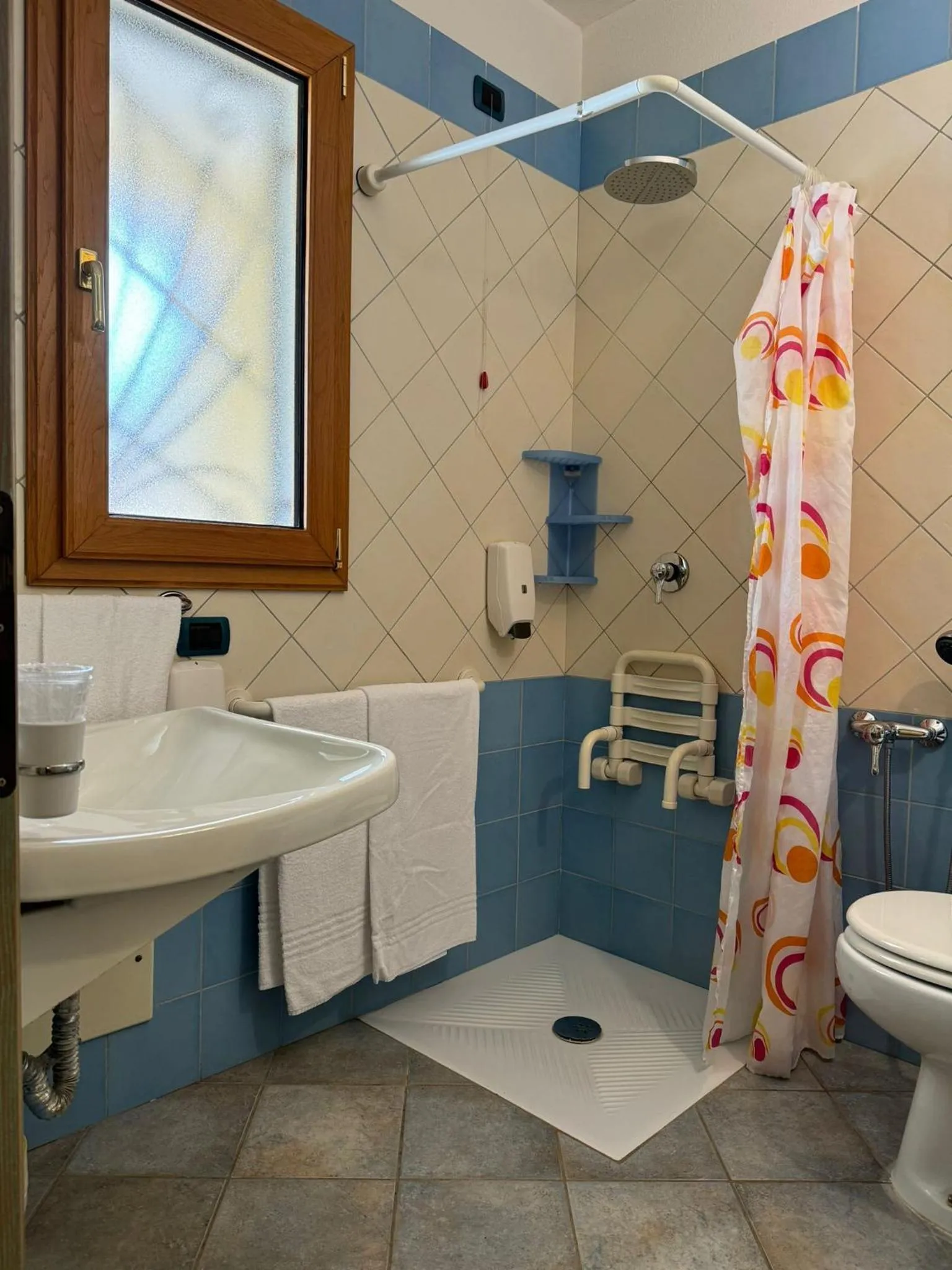 Shower in Hotel Su Giganti