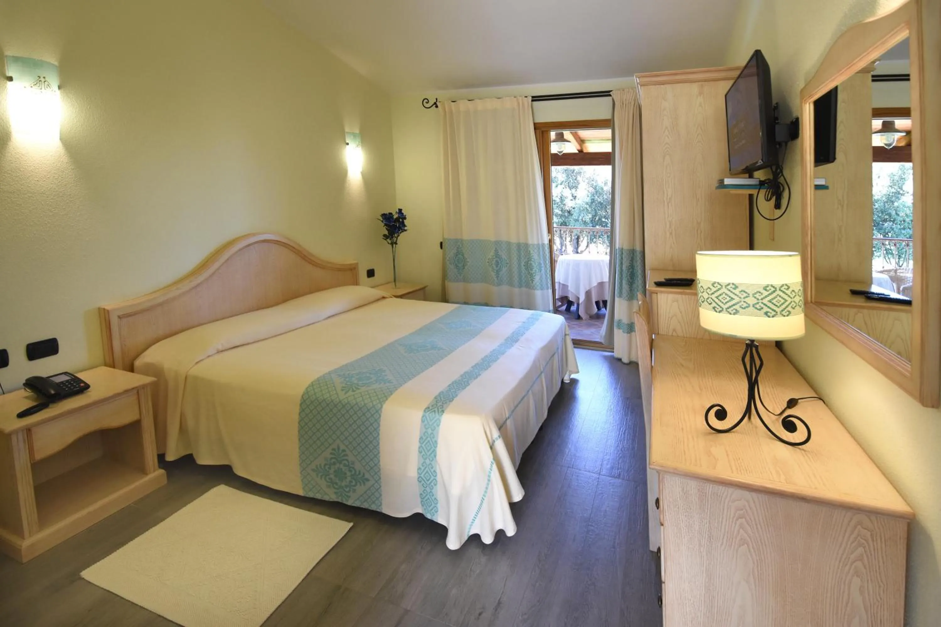 Bed in Hotel Su Giganti