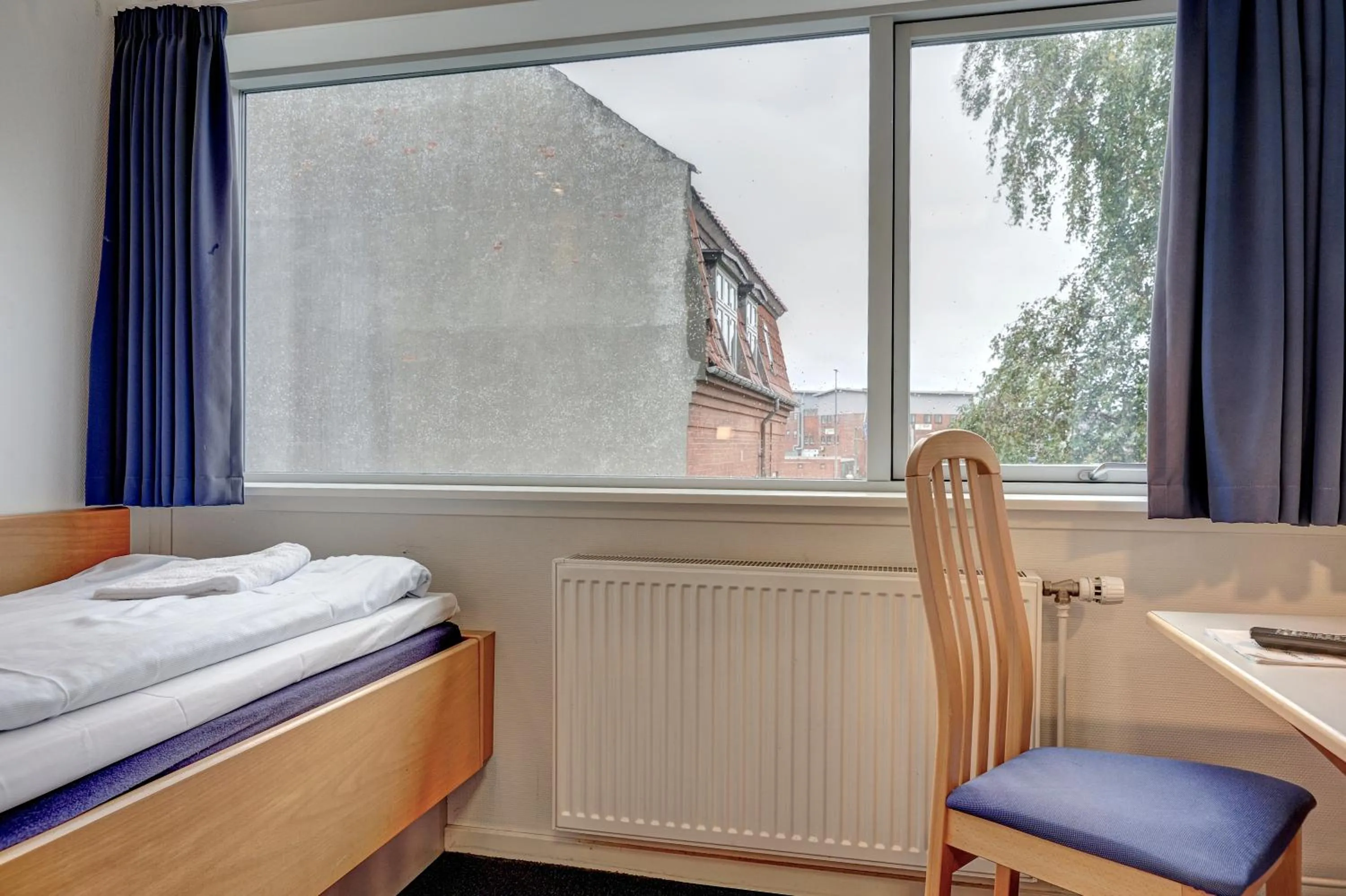 Bathroom, Bed in BB-Hotel Frederikshavn Turisthotellet