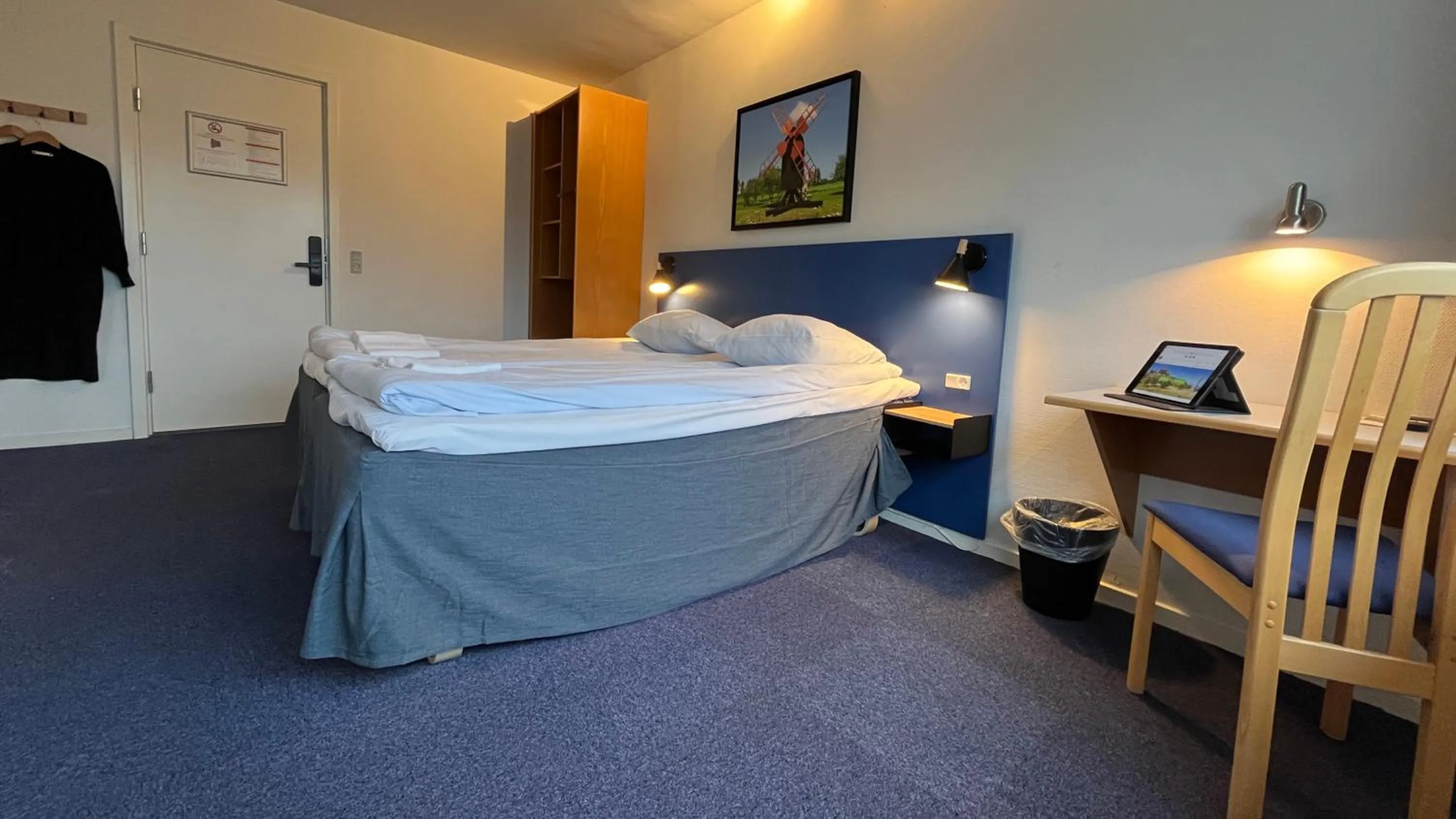 Bathroom, Bed in BB-Hotel Frederikshavn Turisthotellet