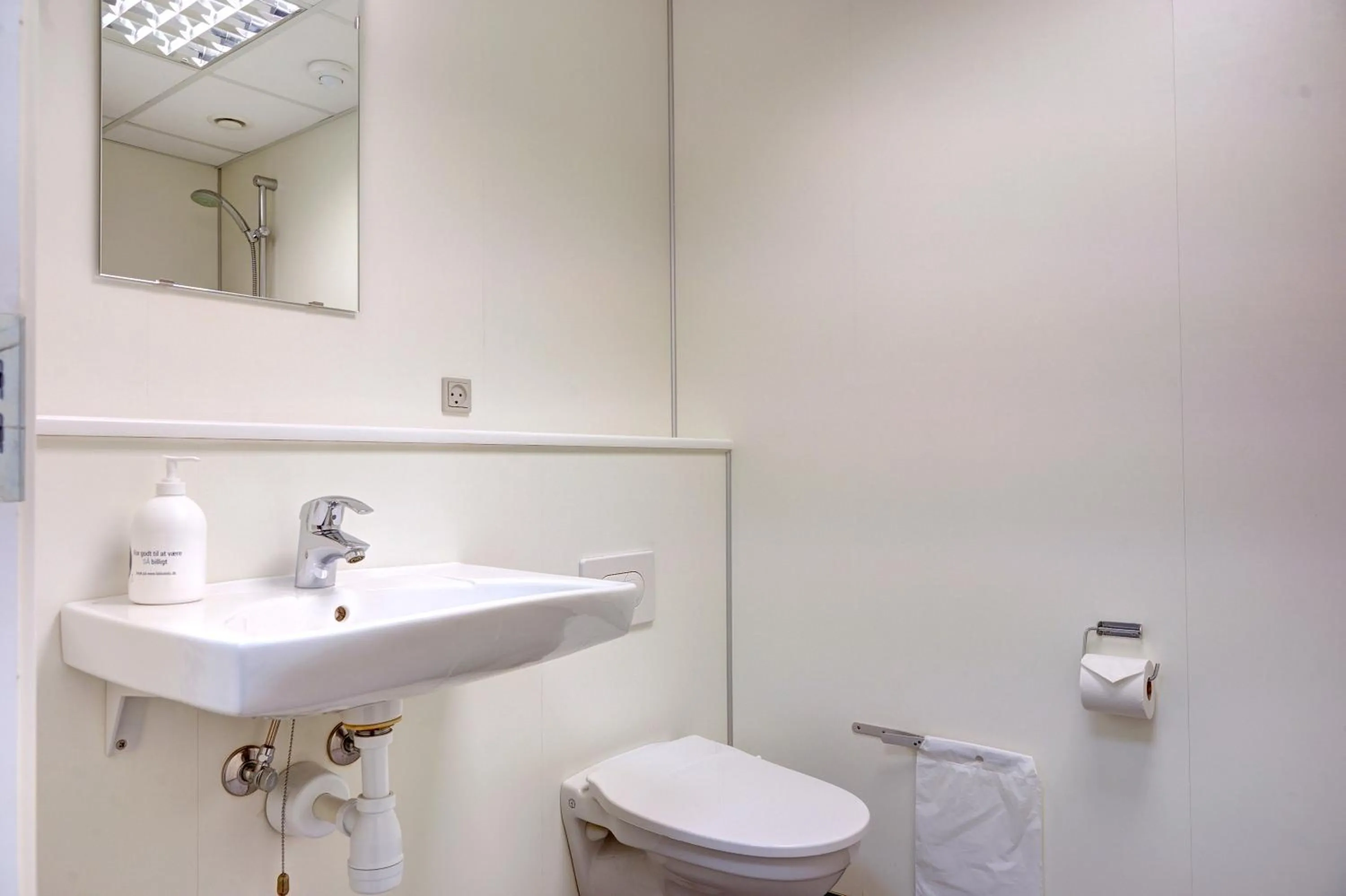 Bathroom in BB-Hotel Frederikshavn Turisthotellet