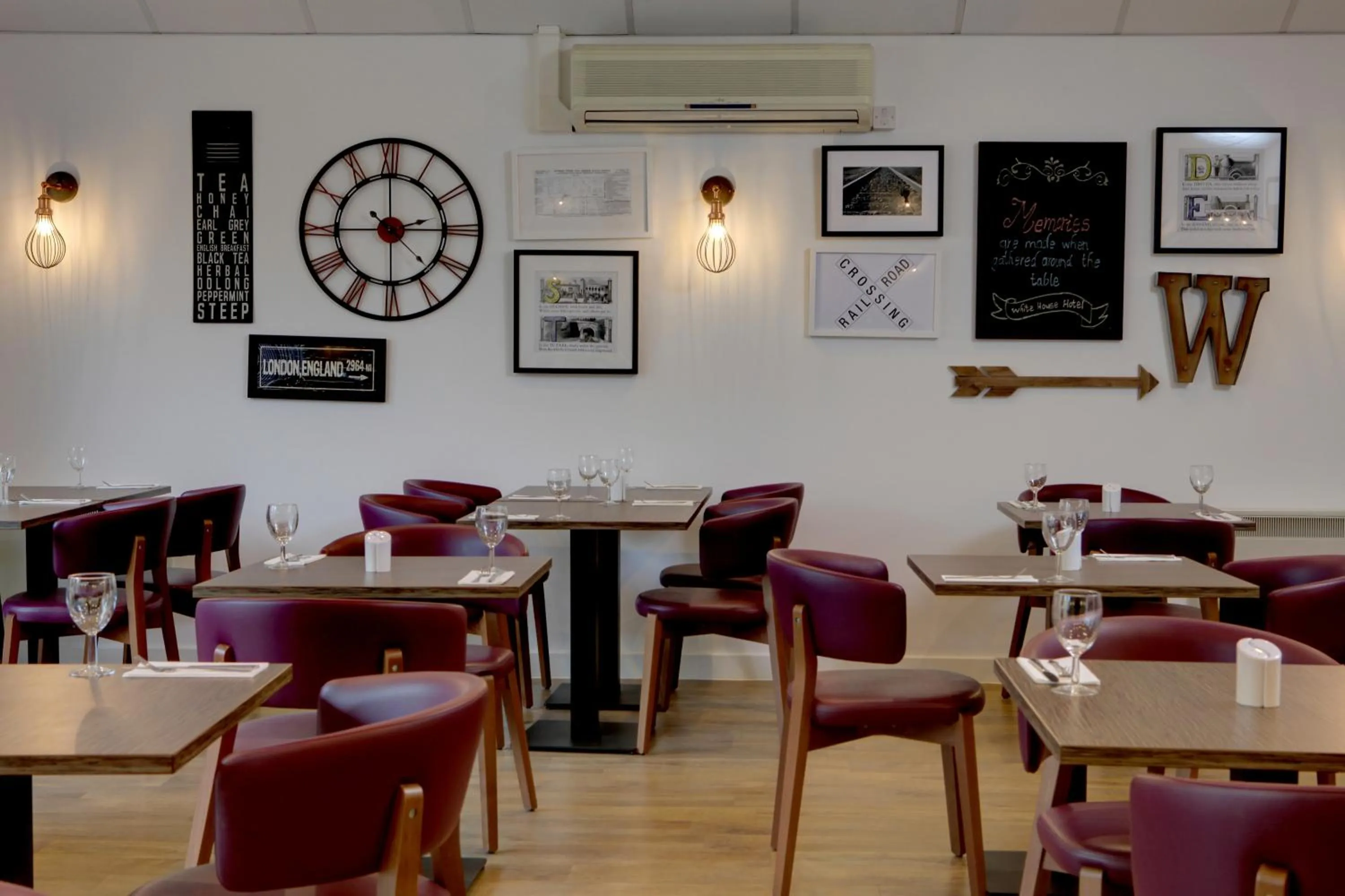 Restaurant/places to eat in Best Western White House Hotel