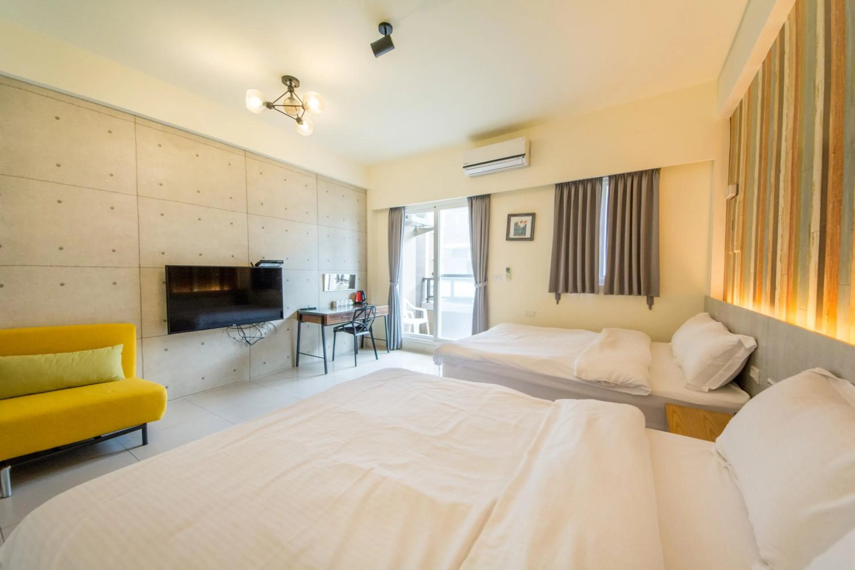 Photo of the whole room, Bed in Tony's house