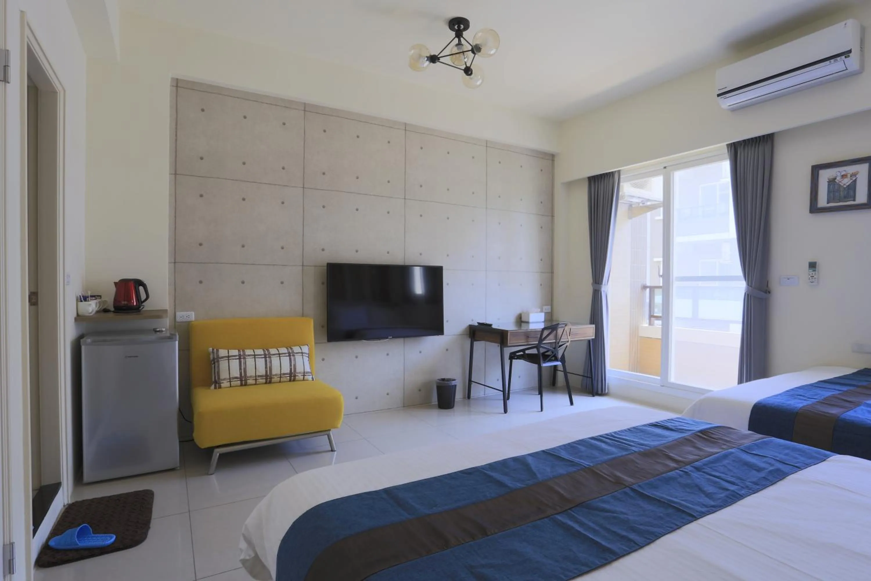 bunk bed, Bed in Tony's house