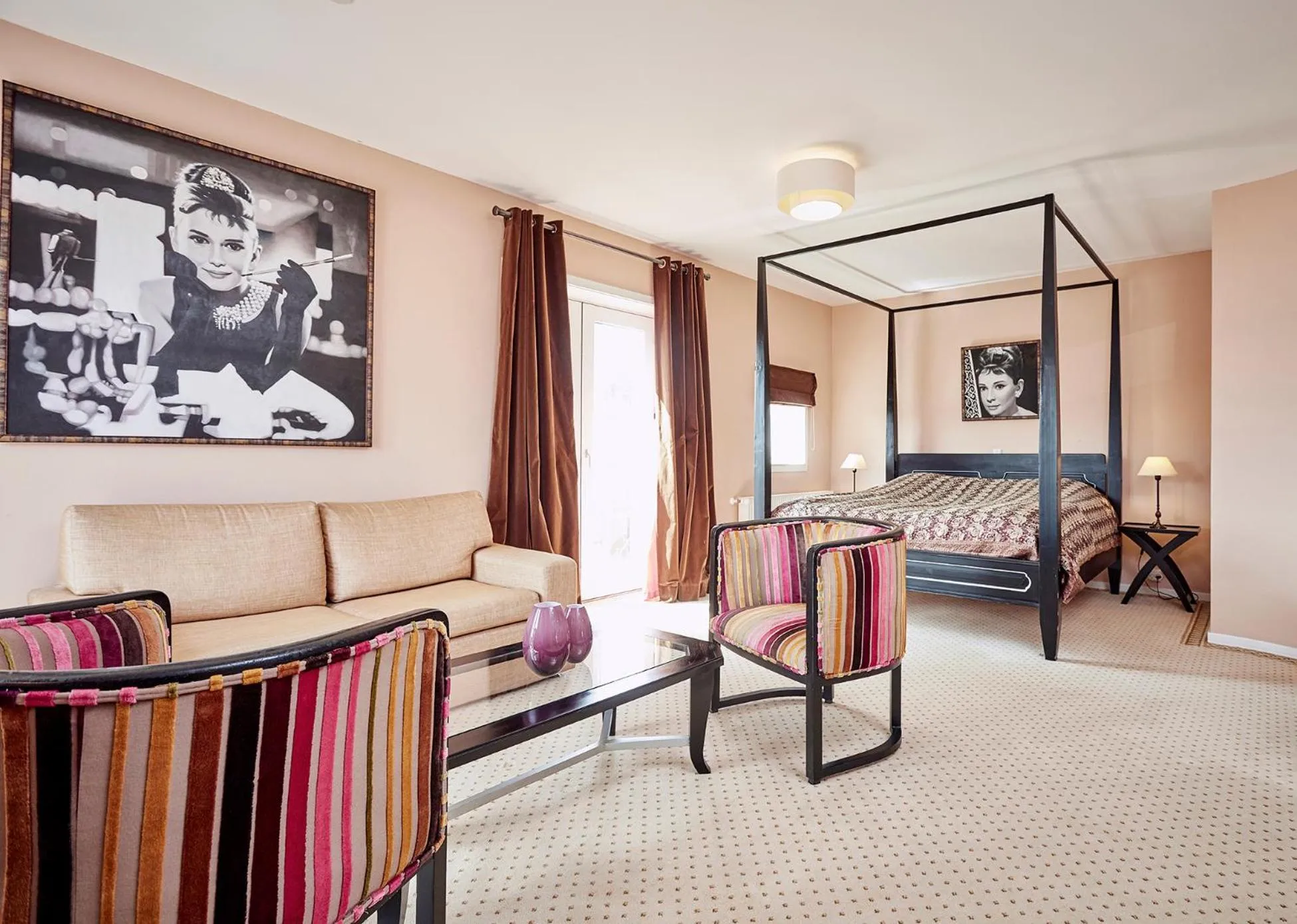 Living room, Bed in Montra Odder Parkhotel