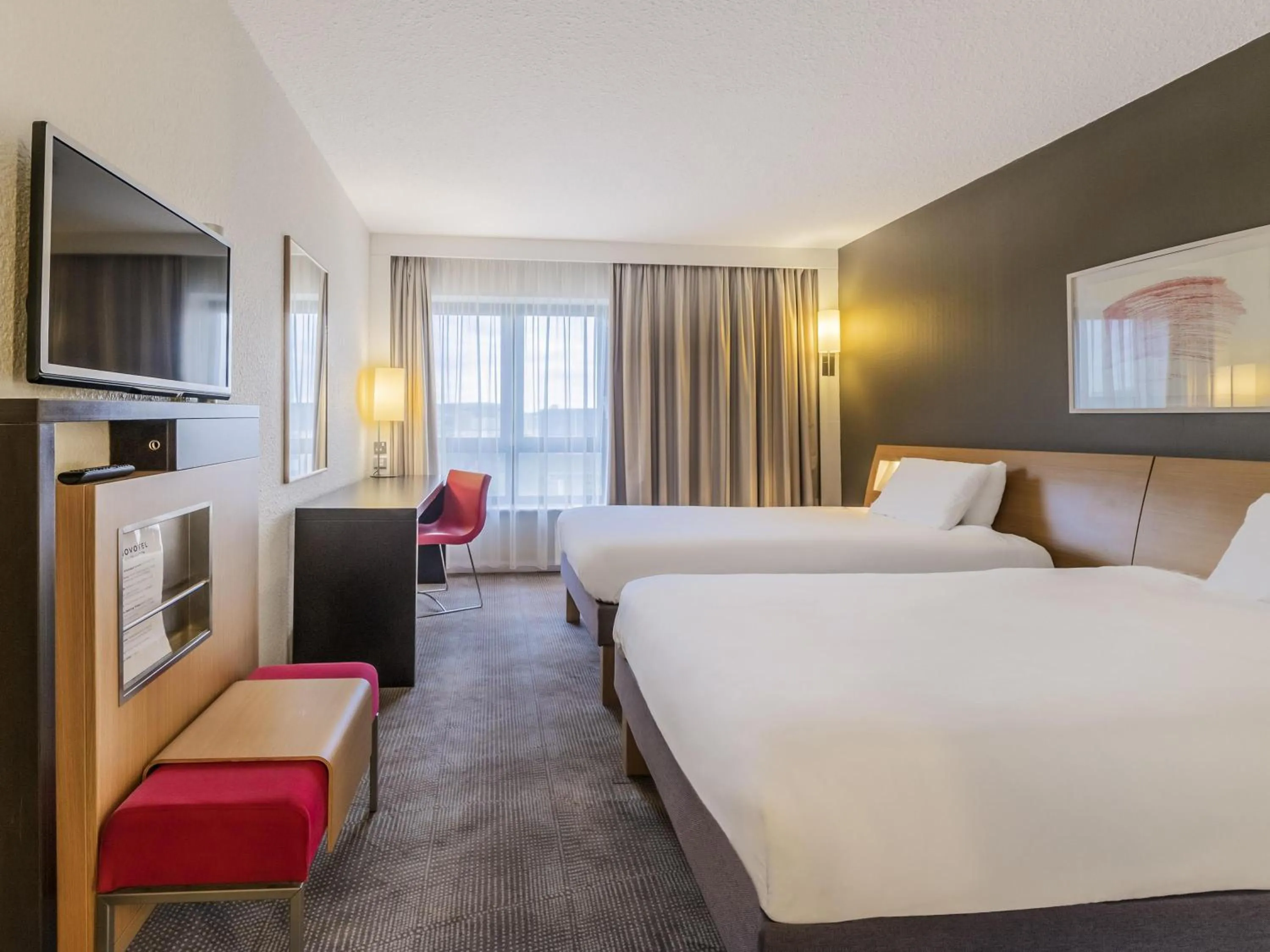 Bedroom, Bed in Novotel Southampton