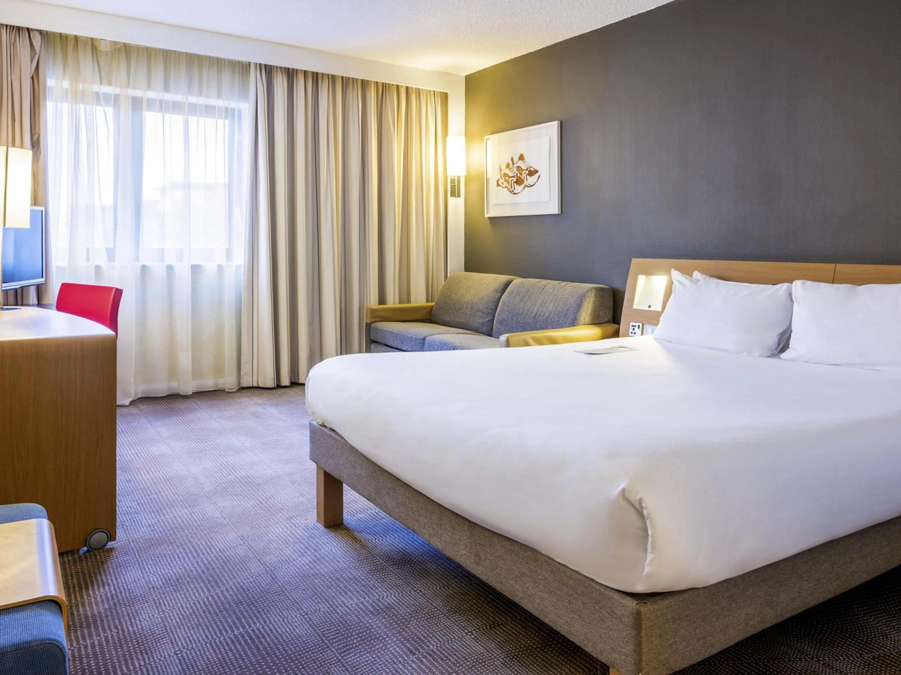 Bedroom, Bed in Novotel Southampton