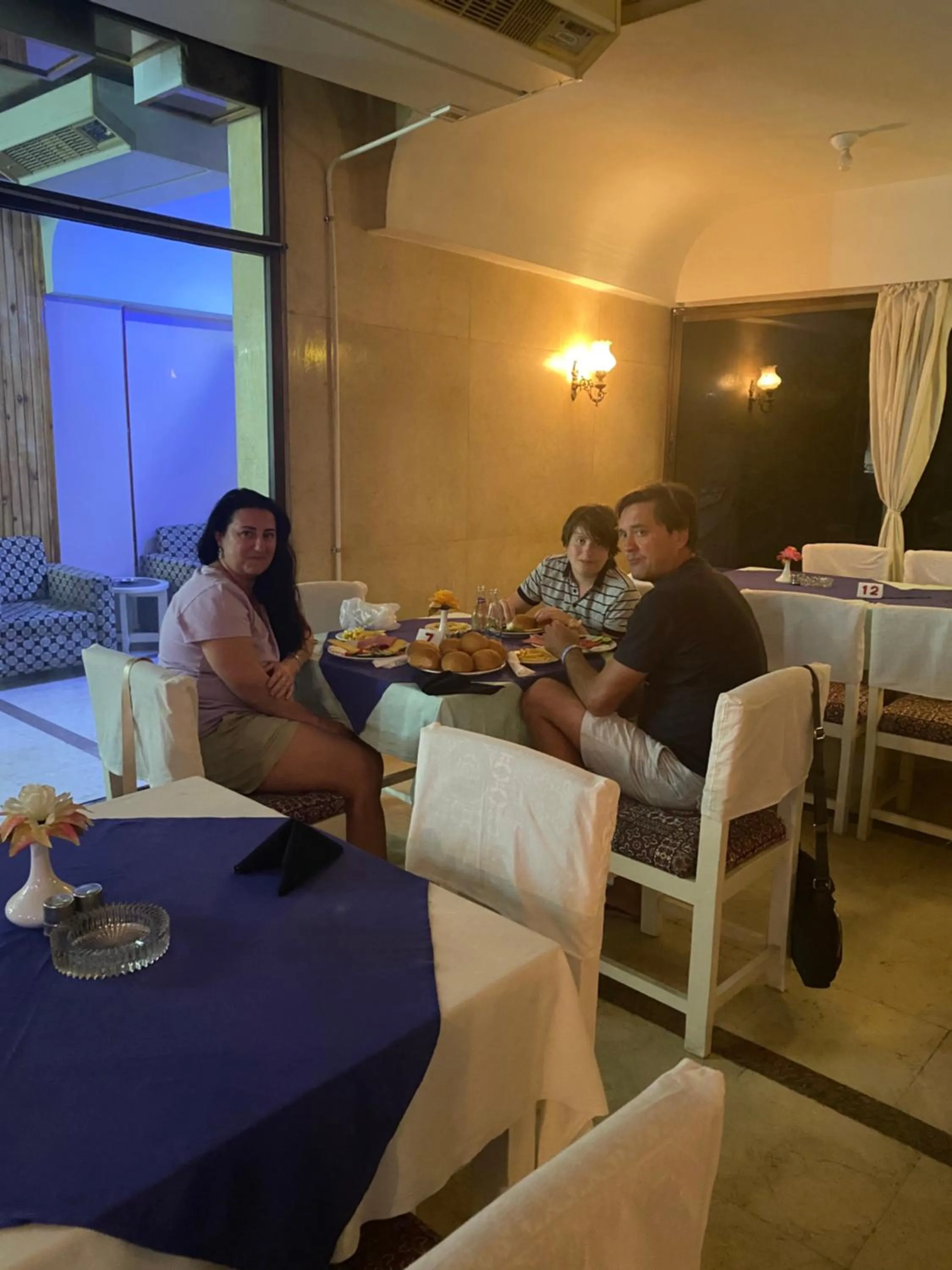 Restaurant/places to eat in Shady Hotel Luxor