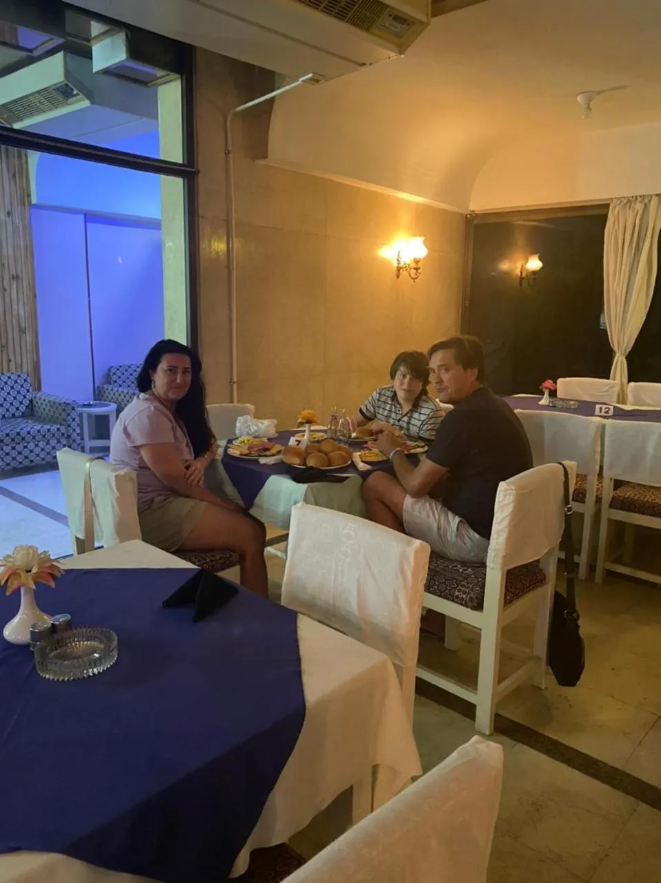 Restaurant/places to eat in Shady Hotel Luxor