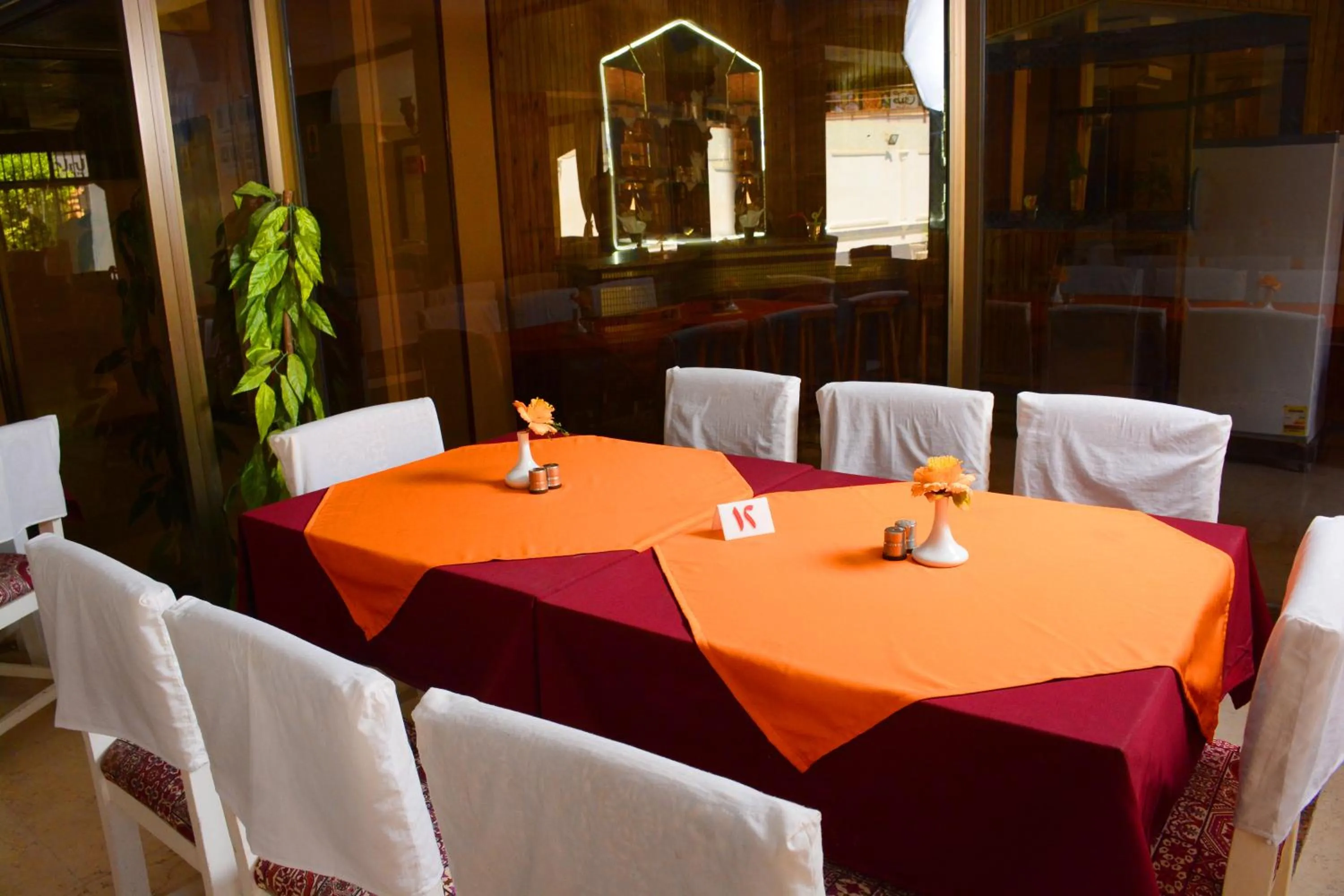 Restaurant/places to eat in Shady Hotel Luxor