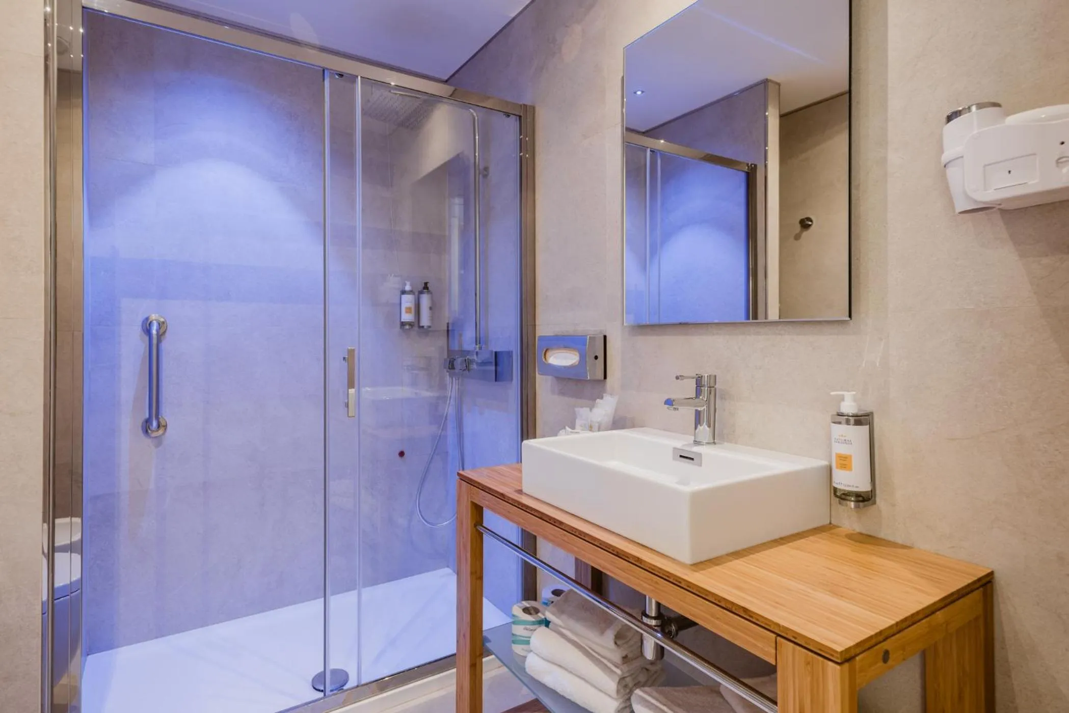 Shower in Hotel Calabona