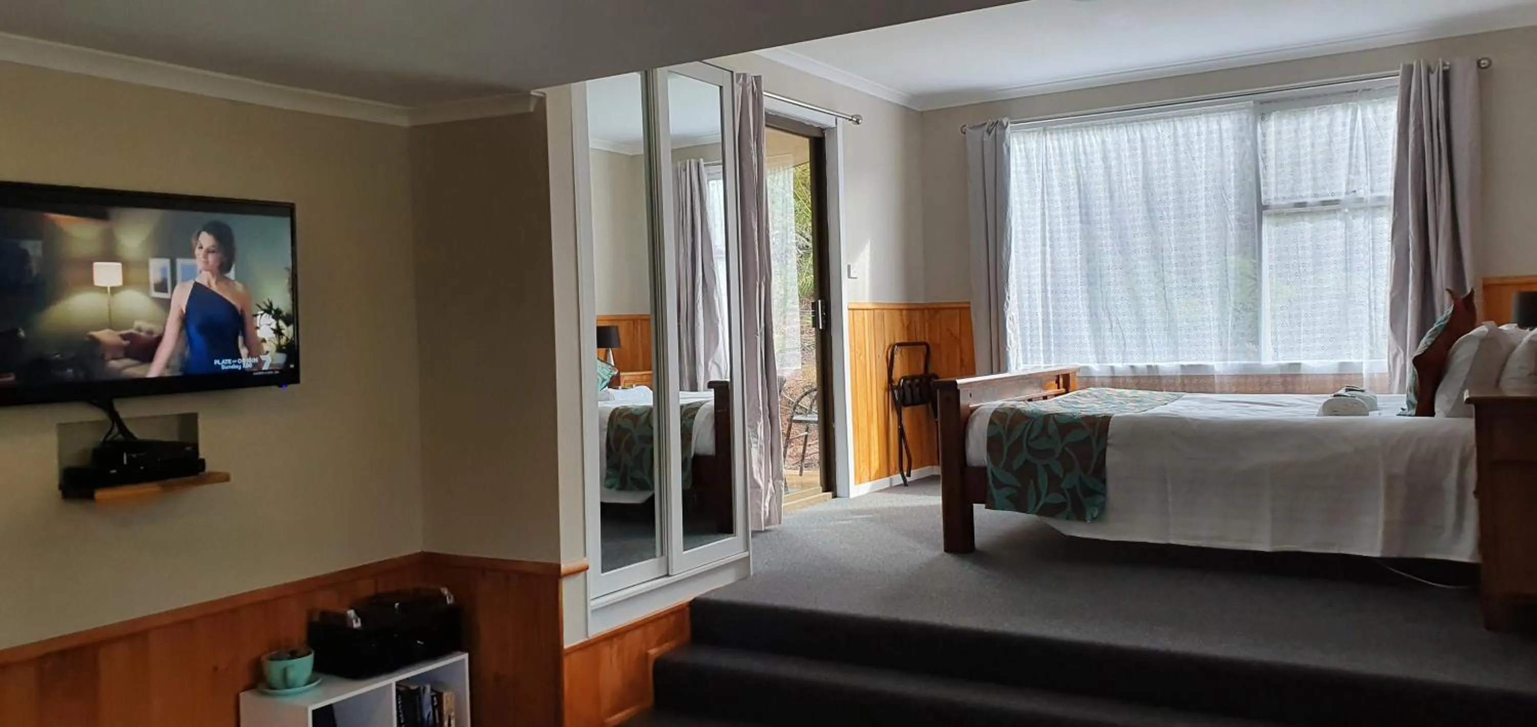 Bedroom, Bed in Cradle Alpine Retreat