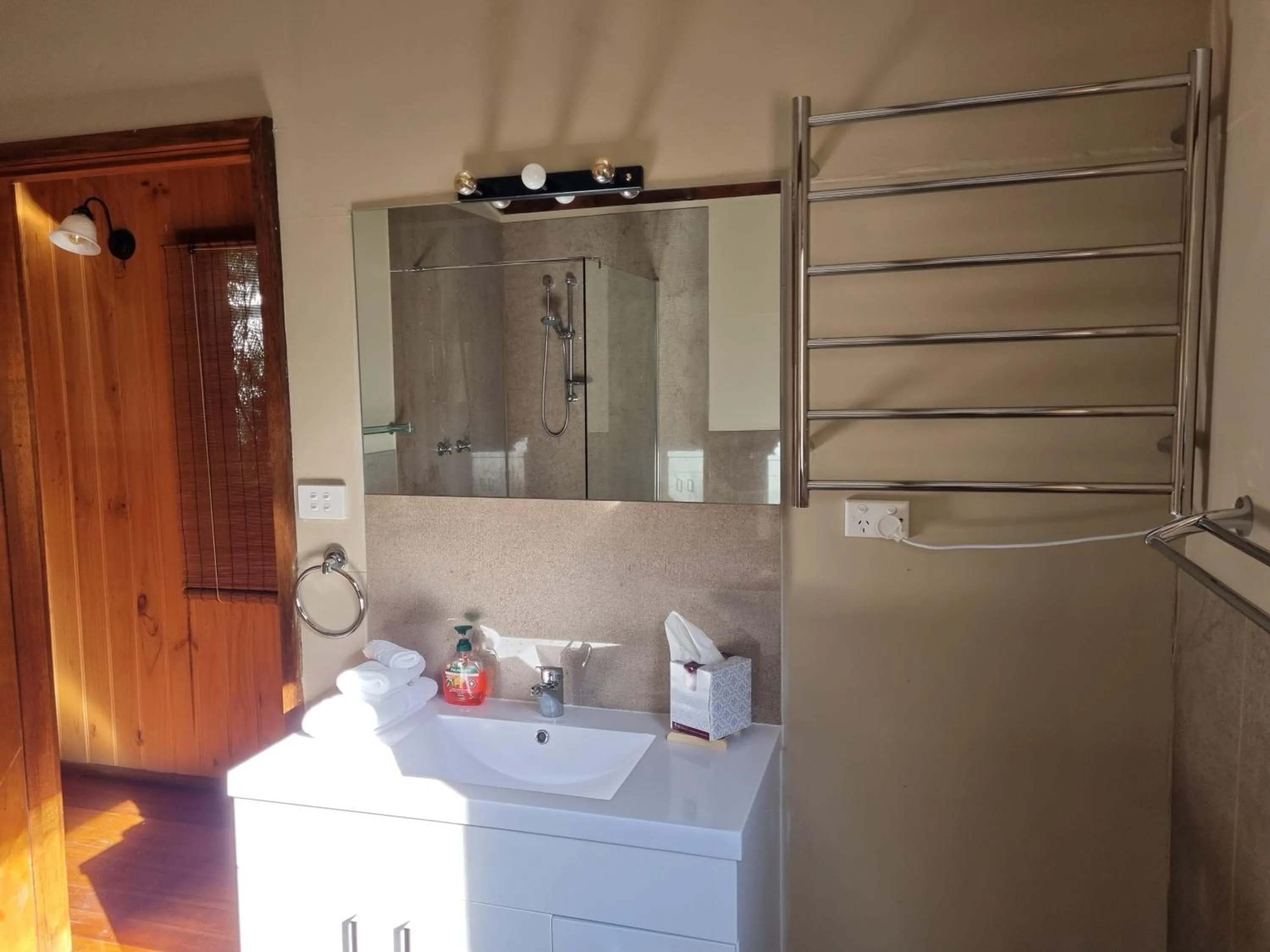 Bathroom, Bed in Cradle Alpine Retreat
