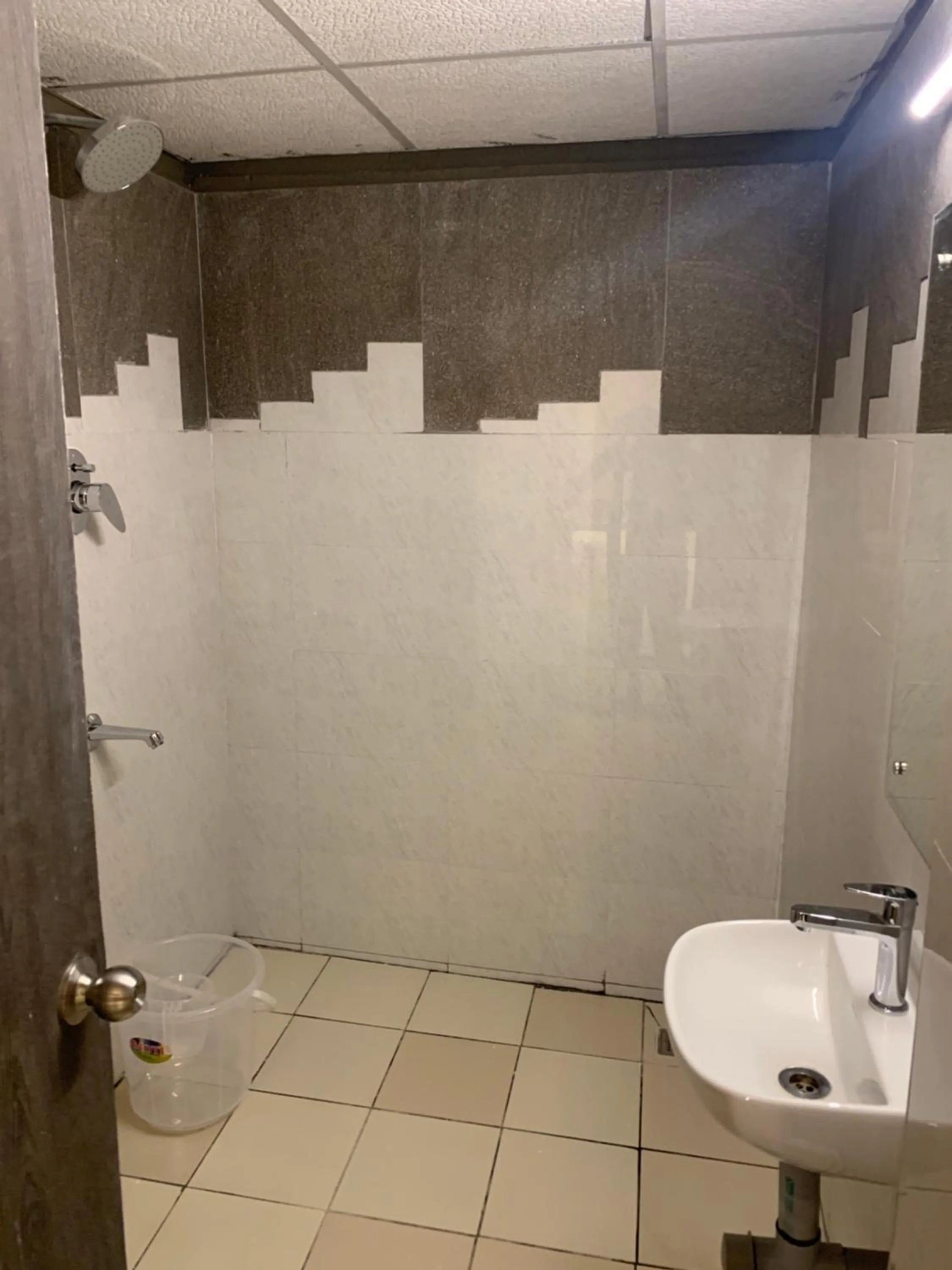 Bathroom in Hotel Temple City