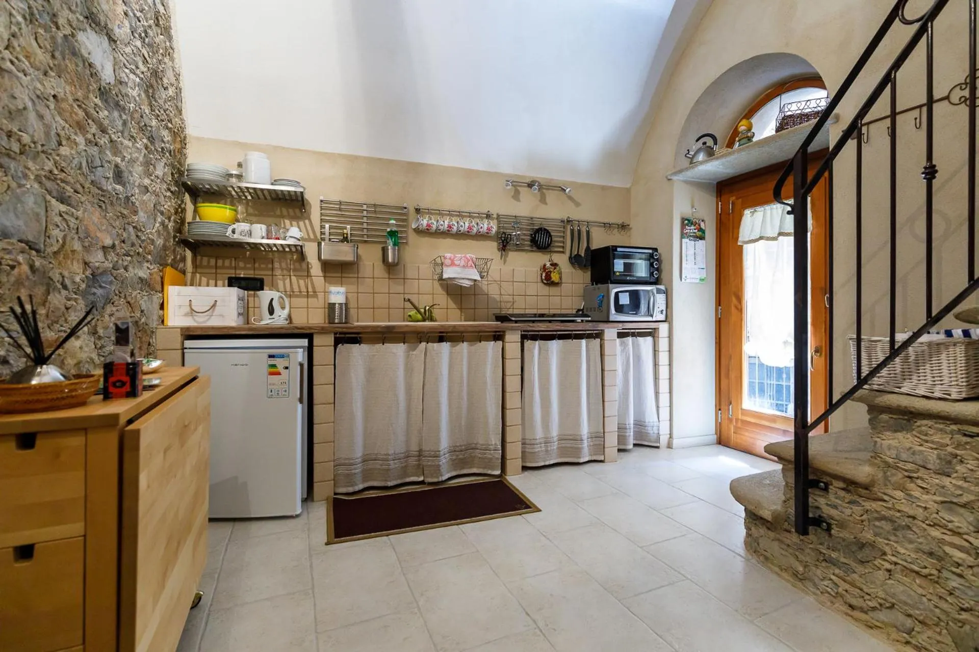 Kitchen or kitchenette in Arvé Castelbianco - B&B e Appartamento