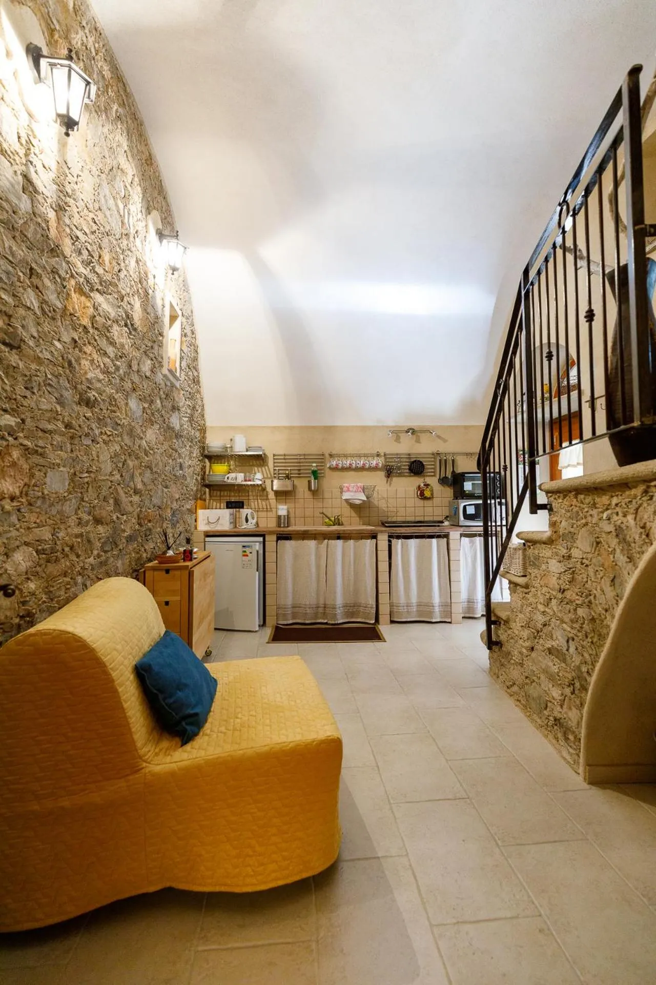 Kitchen or kitchenette in Arvé Castelbianco - B&B e Appartamento