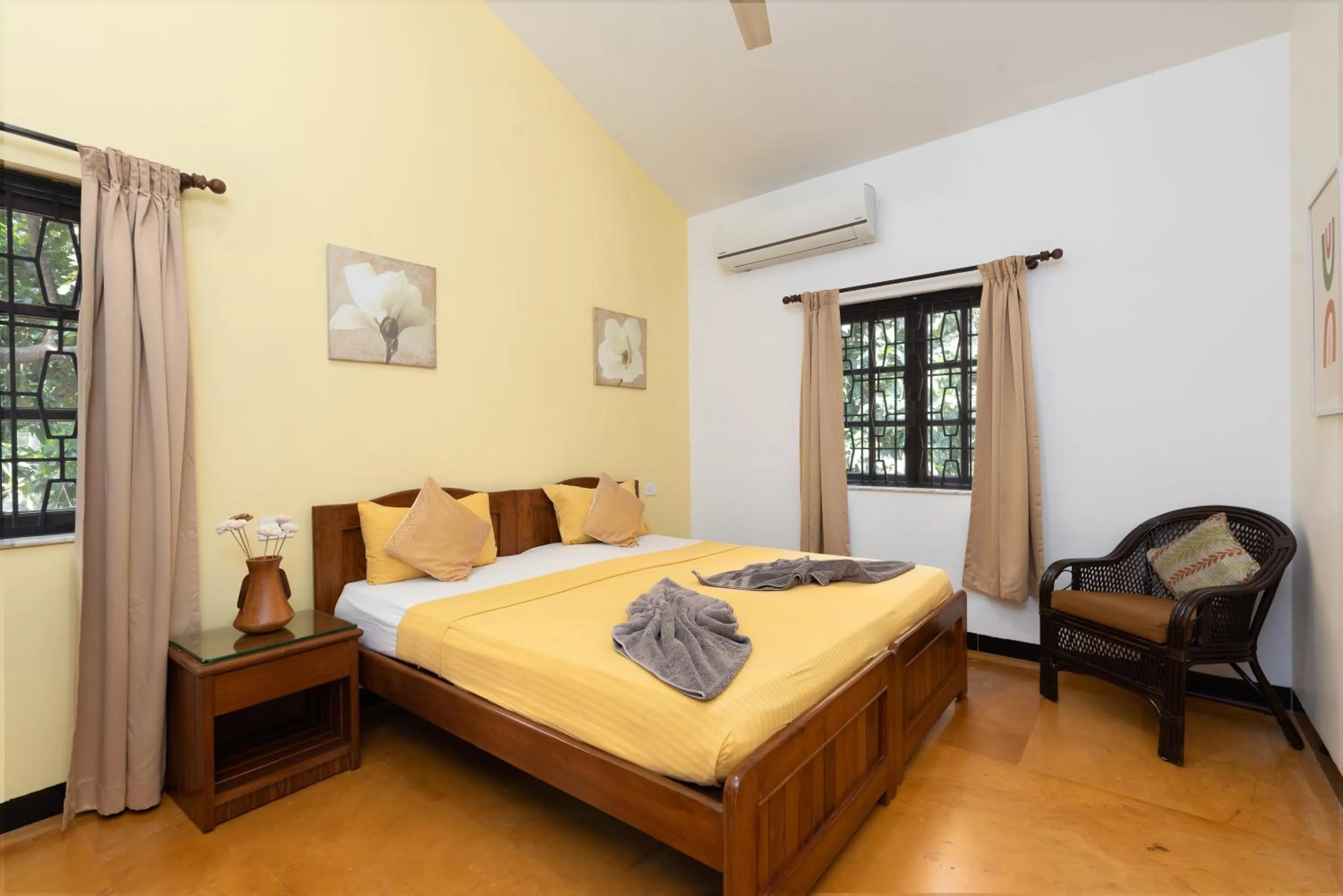 Photo of the whole room, Bed in Villa Calangute Phase 4