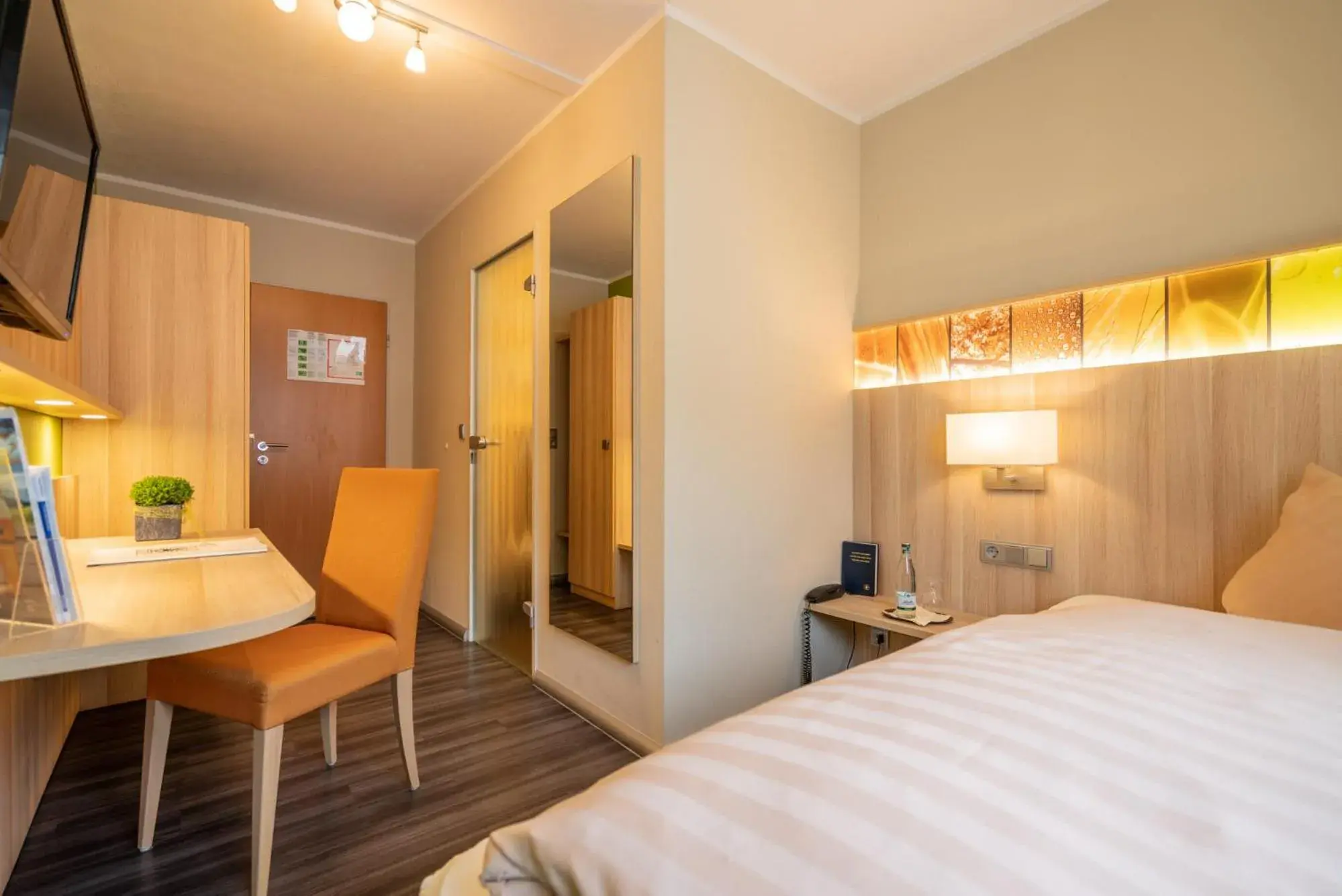 Single Room with Bathroom - single occupancy in Hotel-Gasthaus Adler Single Room with Bathroom - single occupancy in Hotel-Gasthaus Adler