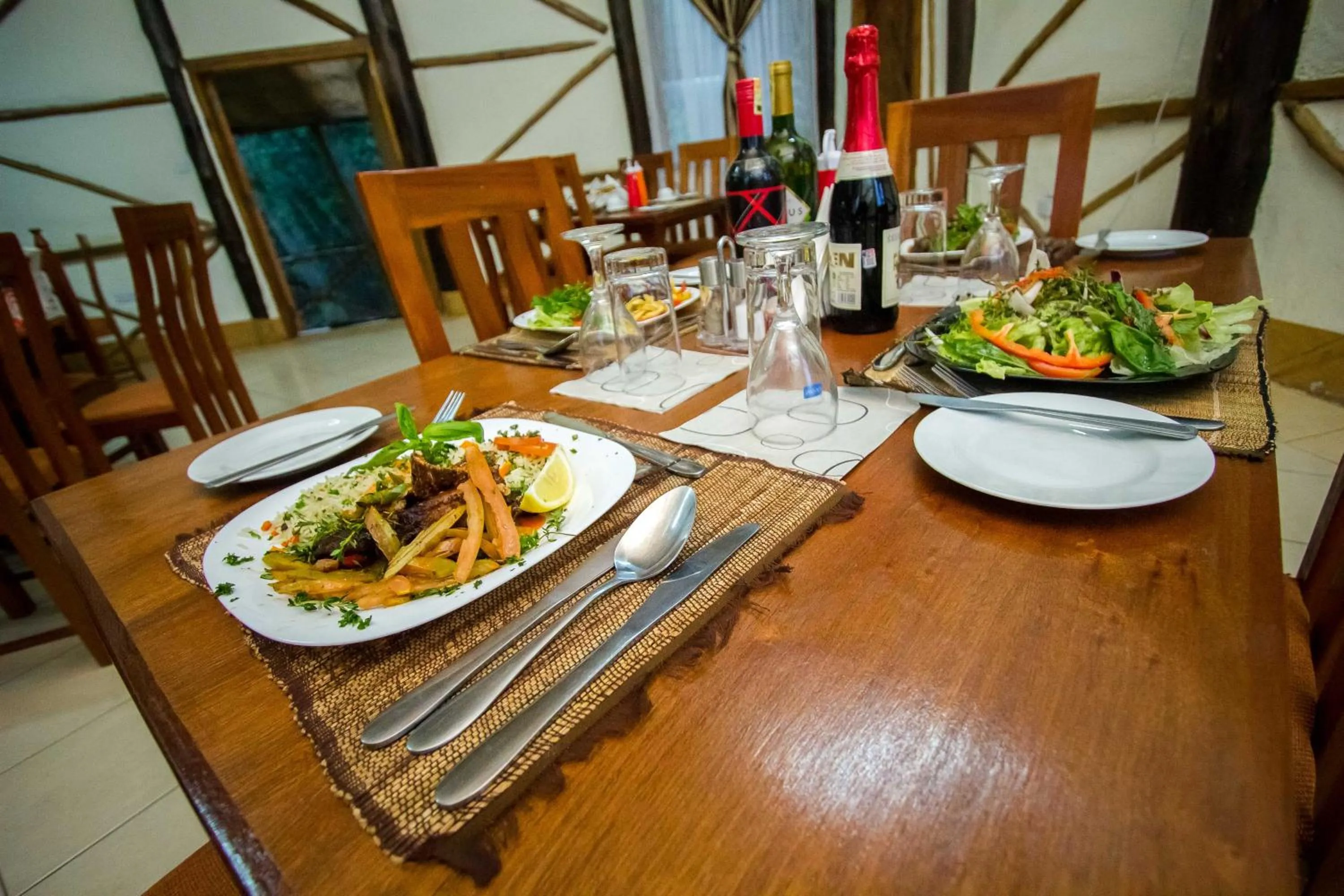 Restaurant/places to eat in Dovenest Lodge