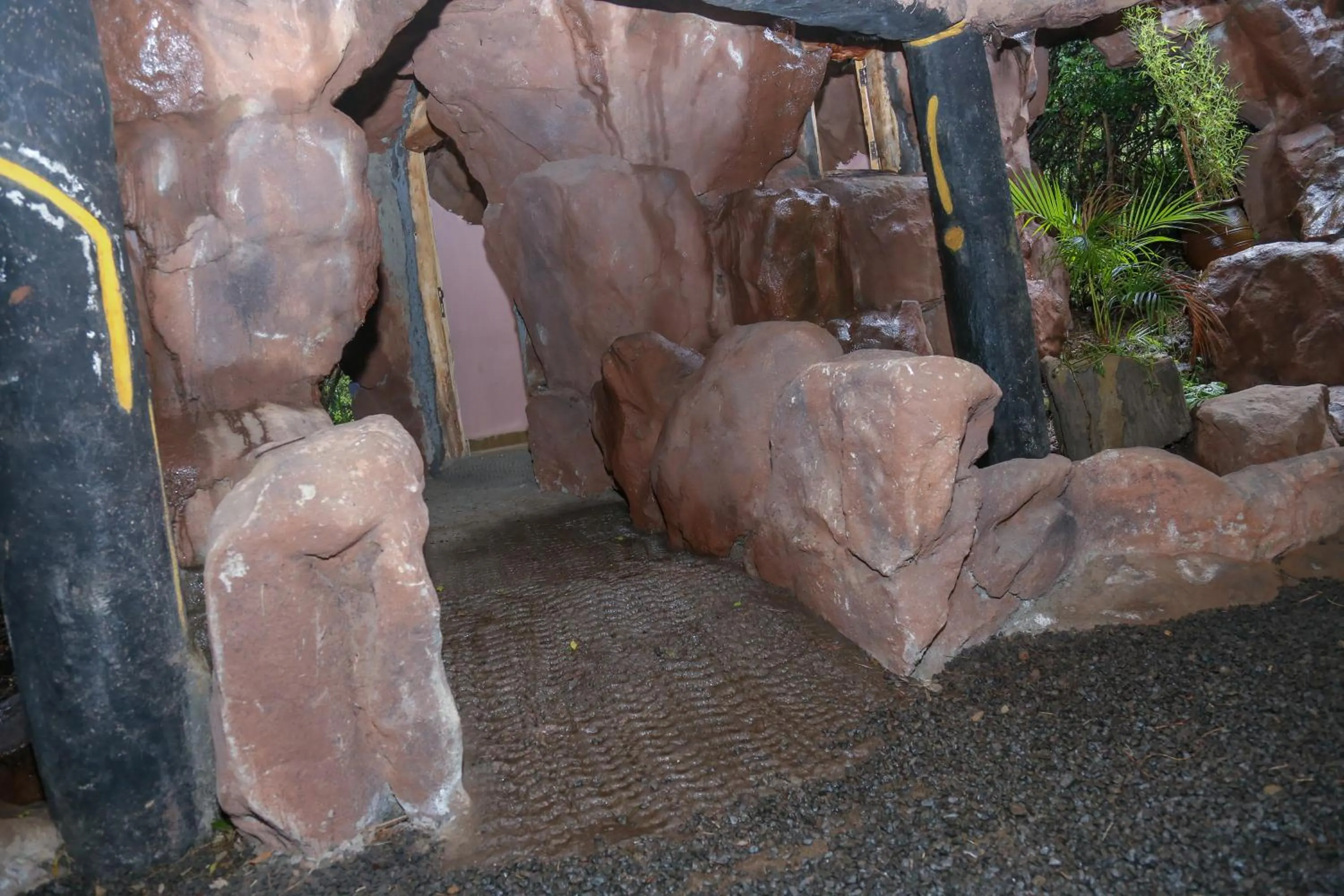 Property building in Dovenest Lodge