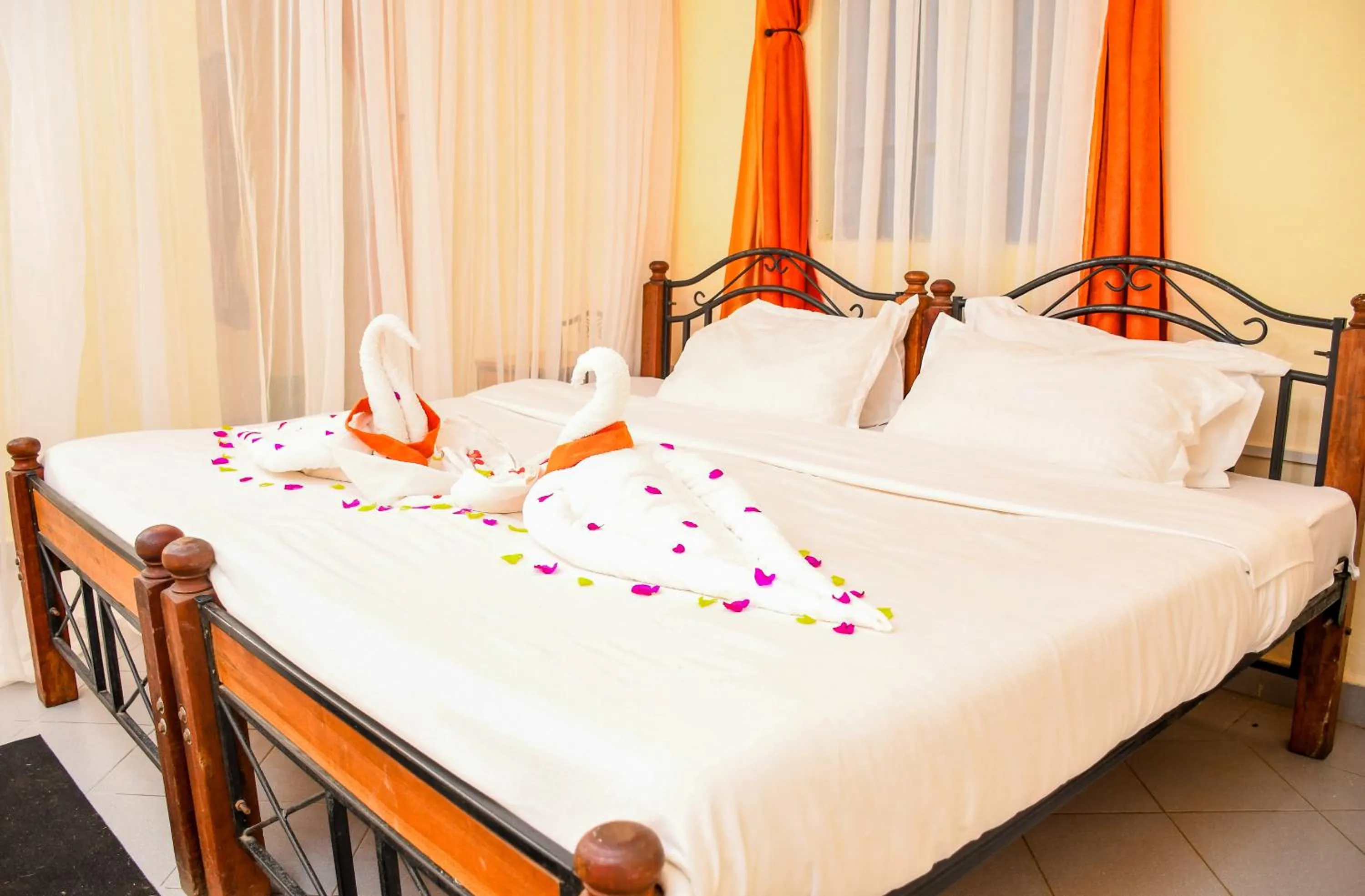 Bed in Dovenest Lodge