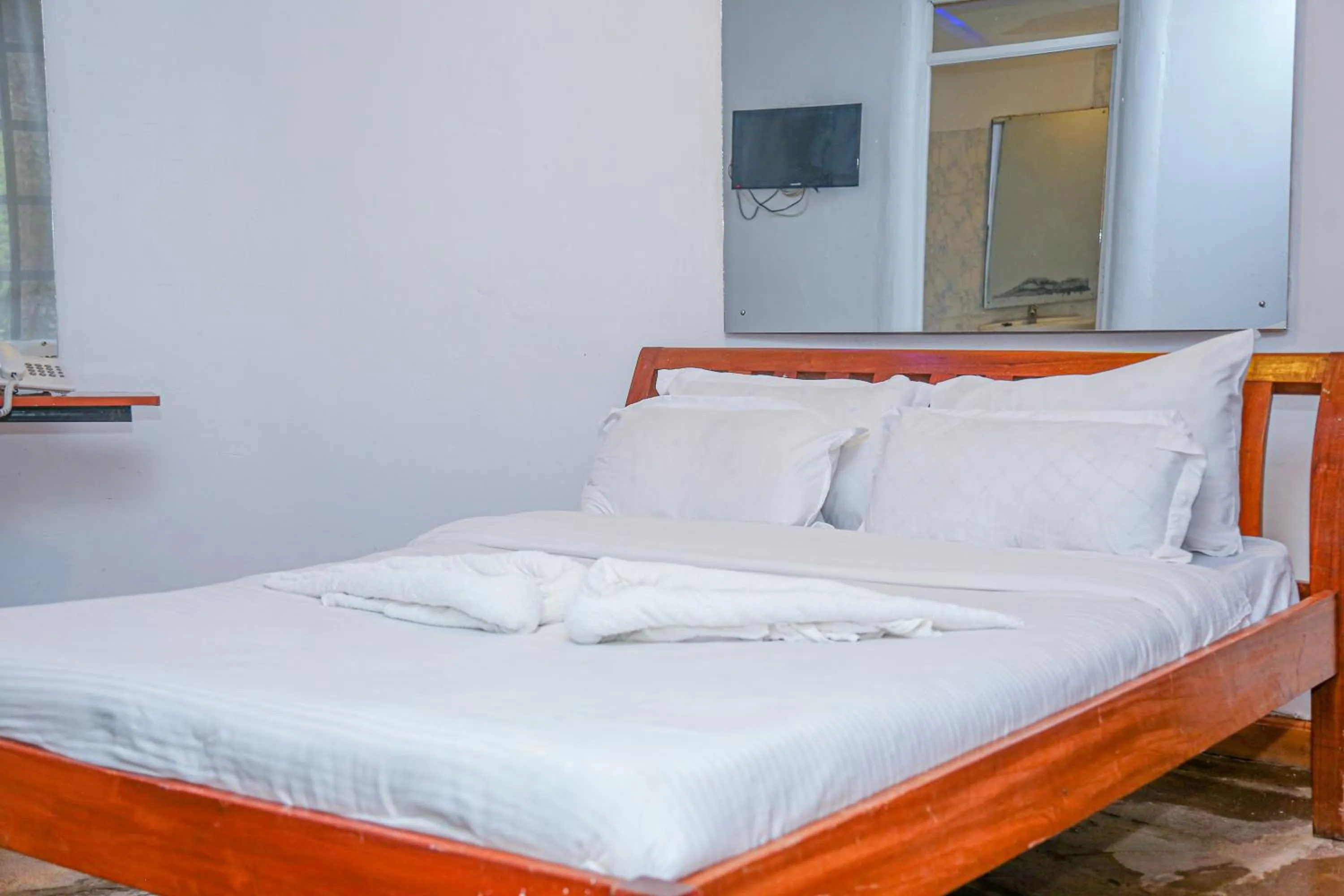 Bed in Dovenest Lodge