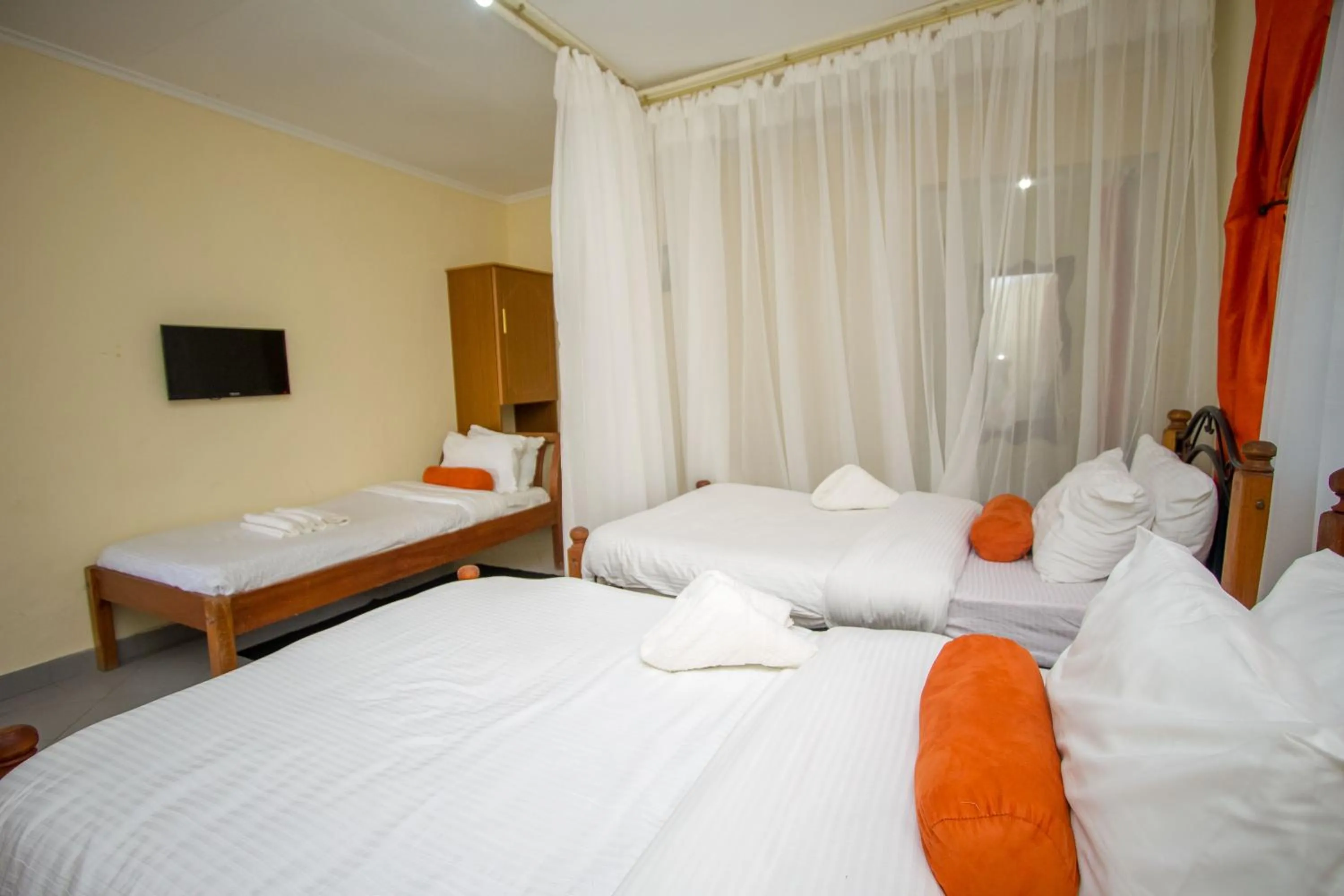 Bed in Dovenest Lodge