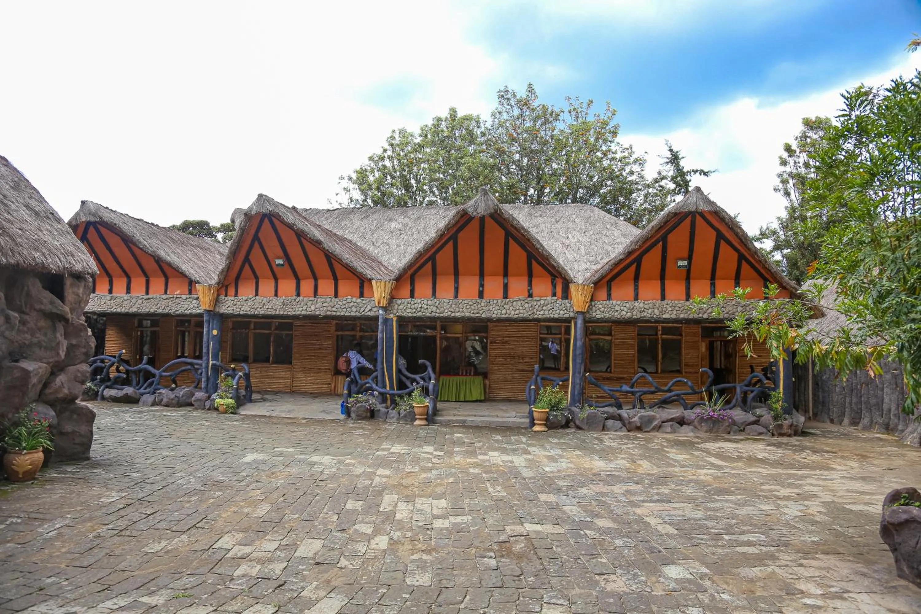 Property building in Dovenest Lodge