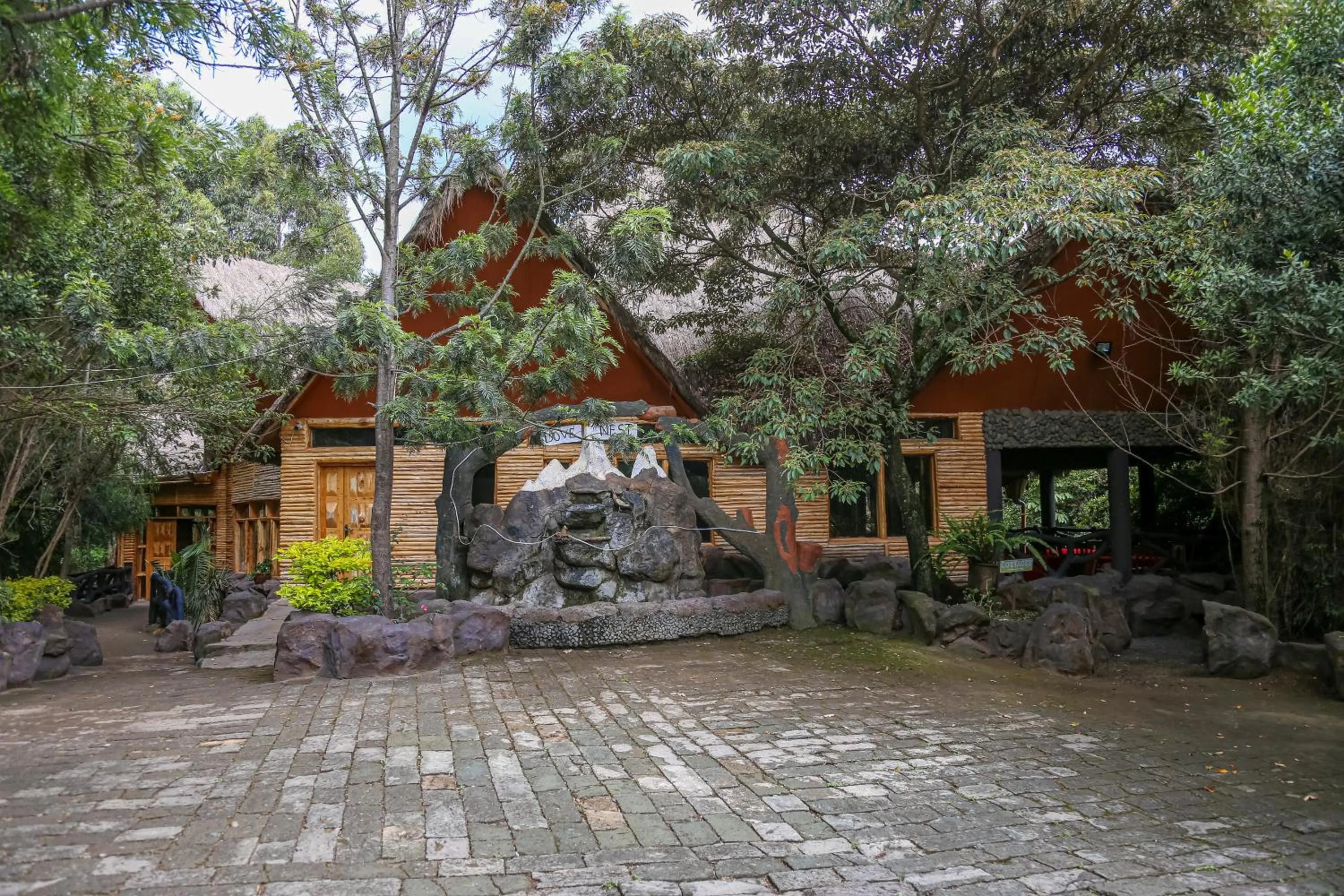 Property building in Dovenest Lodge