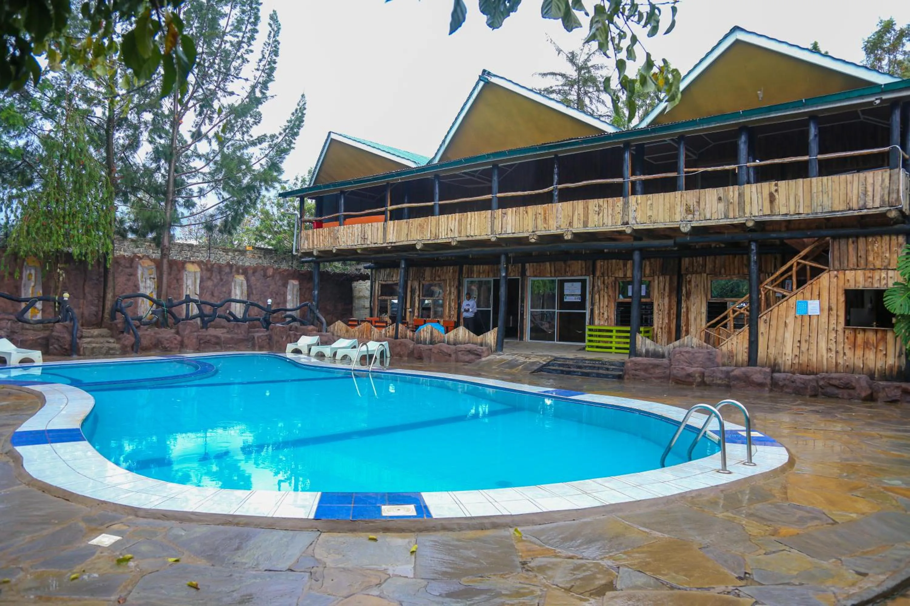 Swimming pool in Dovenest Lodge