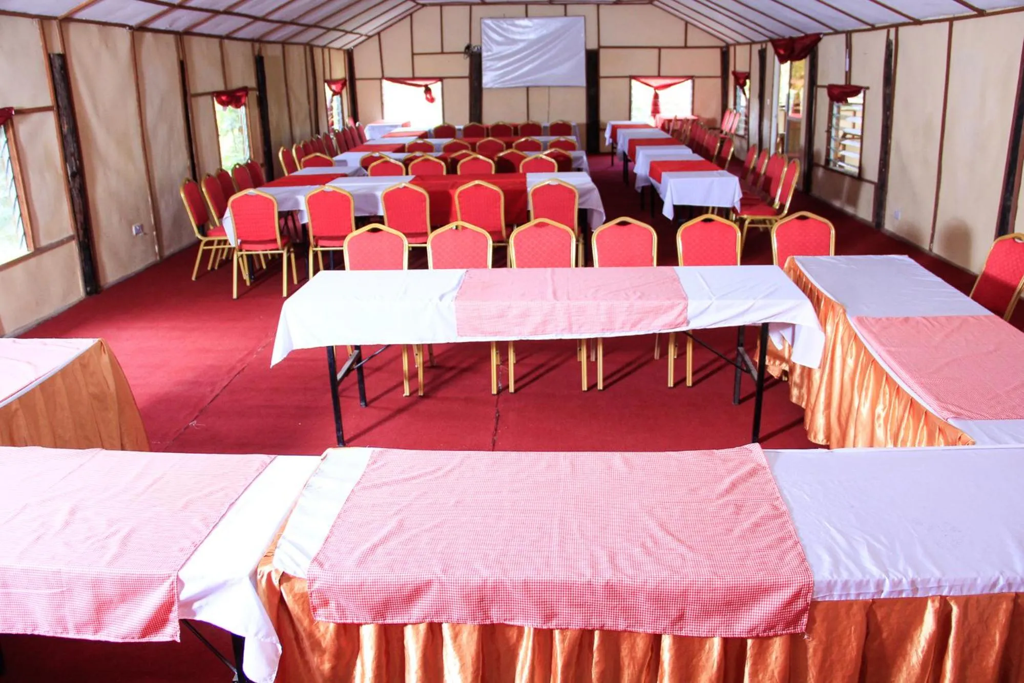 Banquet/Function facilities in Dovenest Lodge