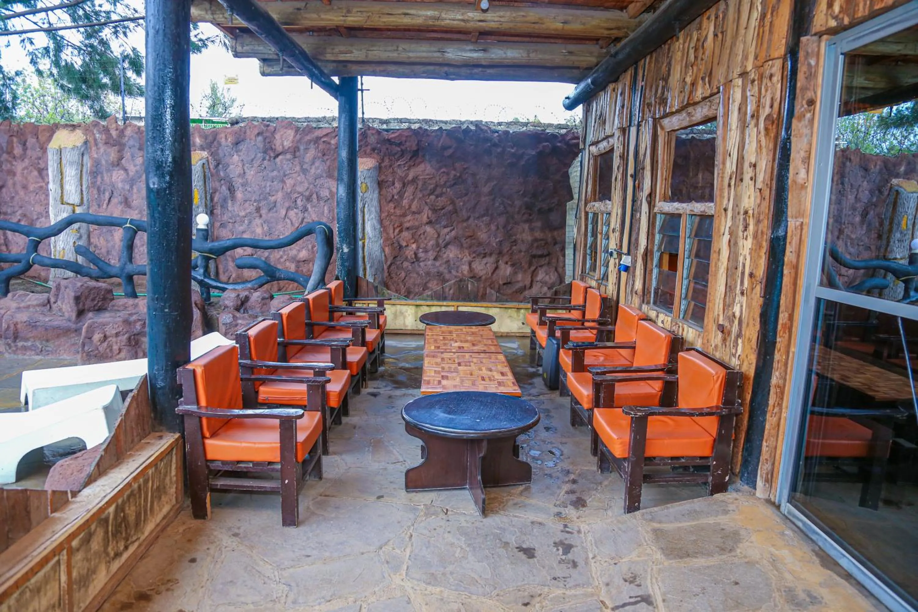 Lounge or bar in Dovenest Lodge