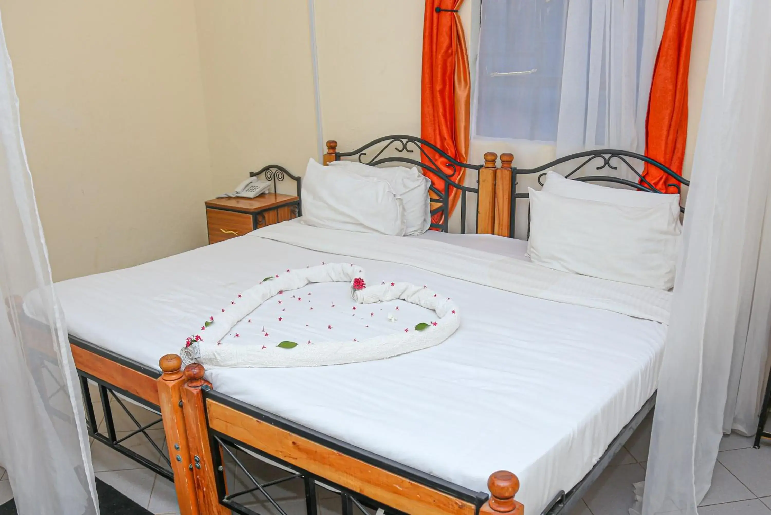 Deluxe Single Room - single occupancy in Dovenest Lodge Deluxe Single Room - single occupancy in Dovenest Lodge