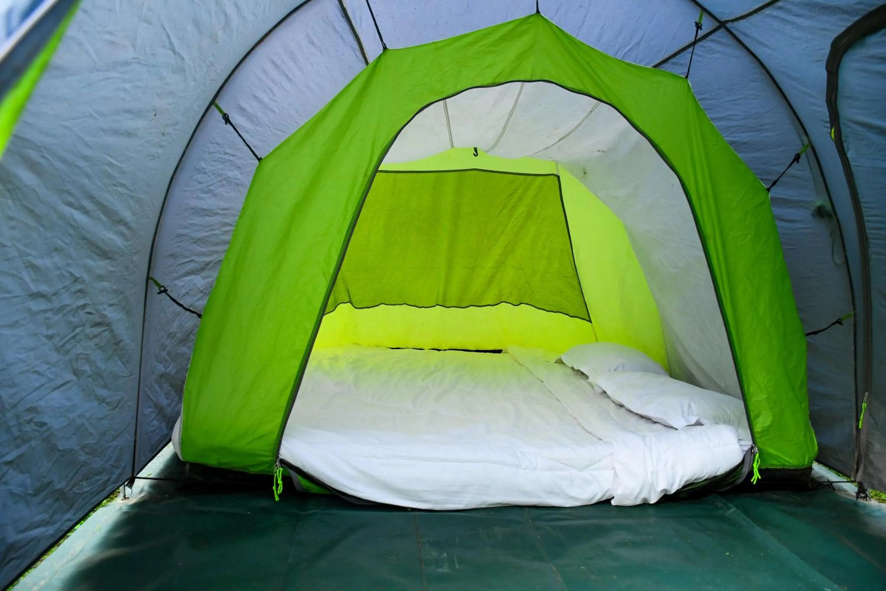 Property building, Bed in Dovenest Lodge