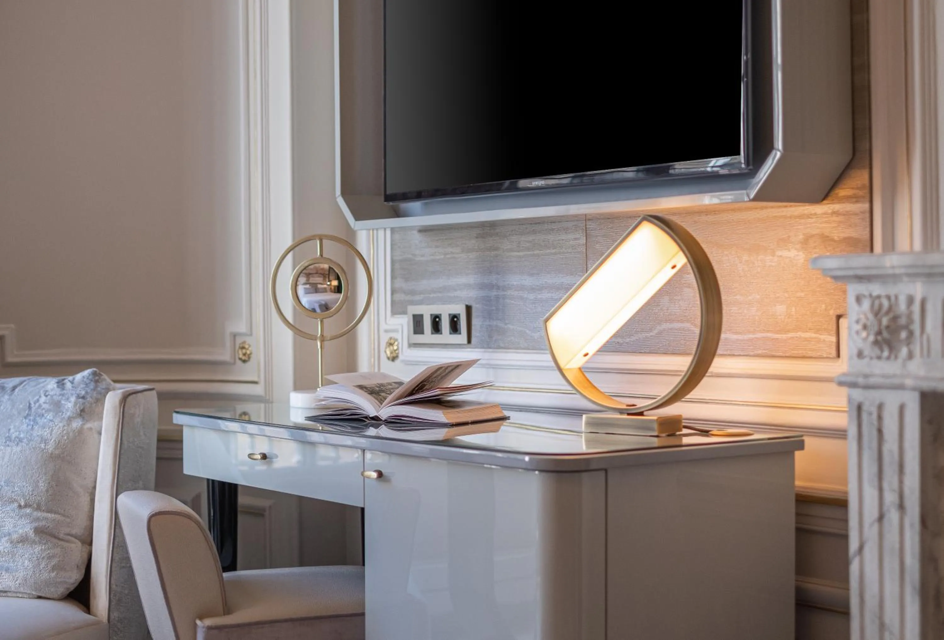 Decorative detail in Hôtel Elysia by Inwood Hotels