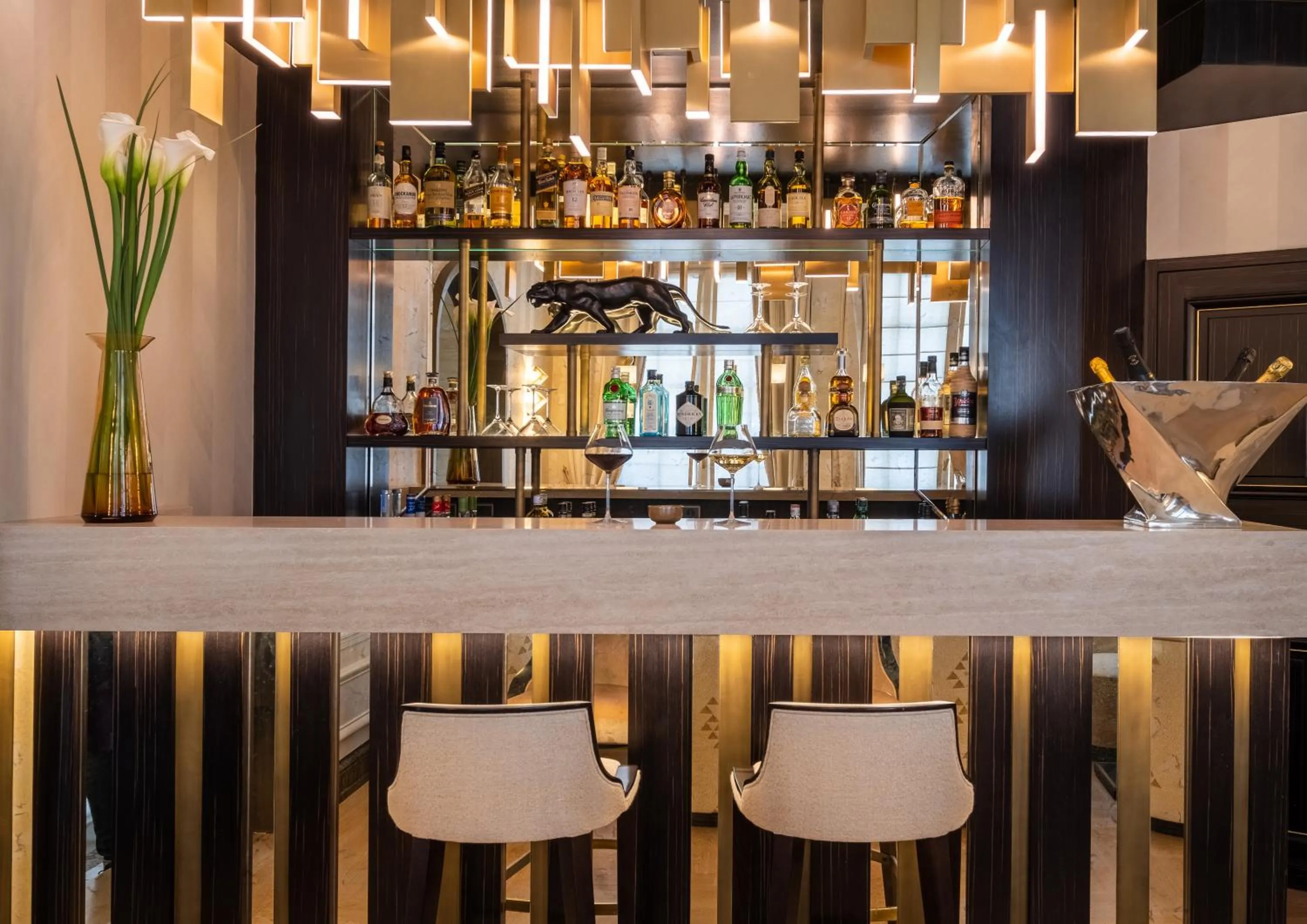 Lounge or bar in Hôtel Elysia by Inwood Hotels