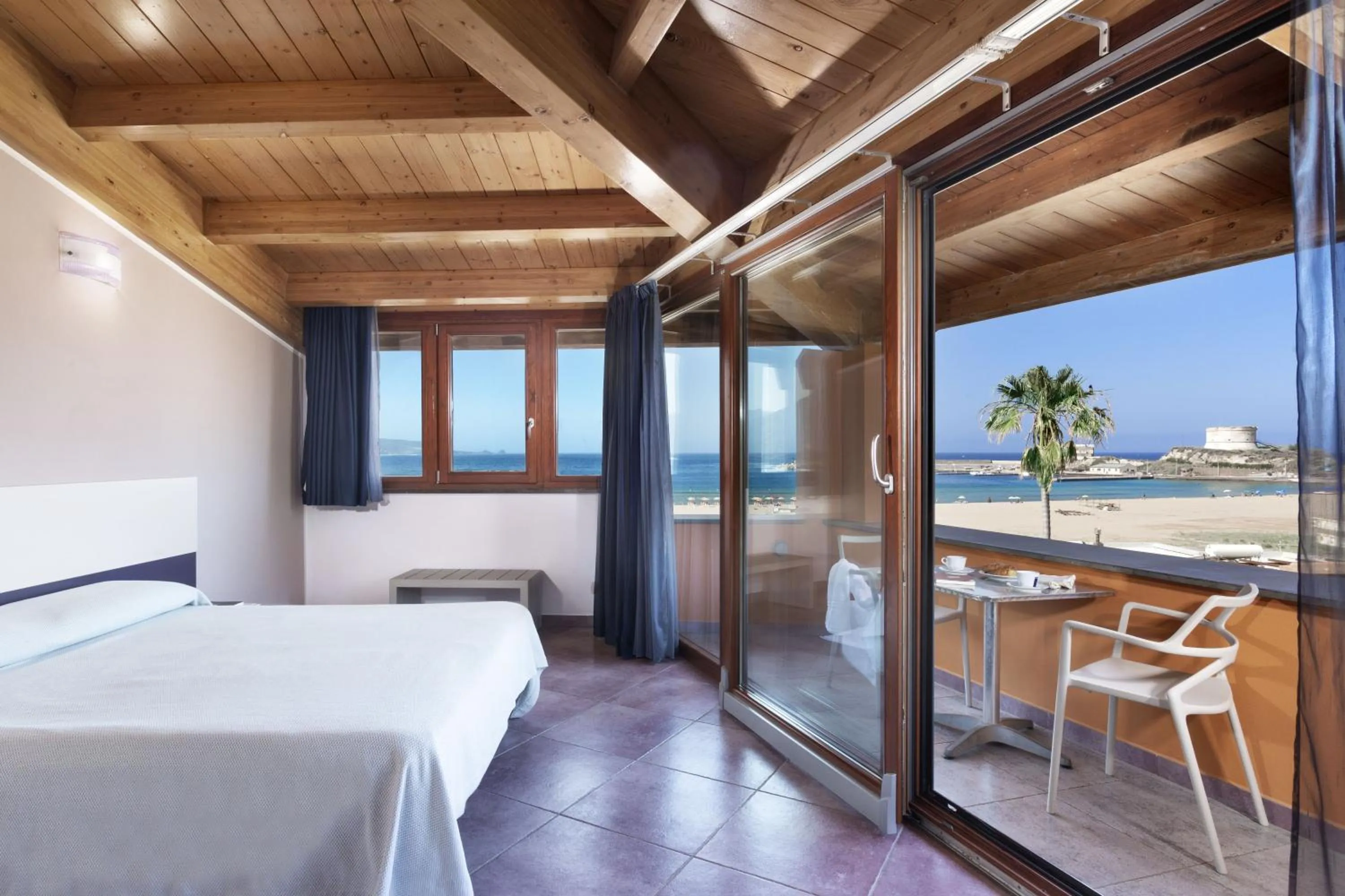 Day, Bed in Hotel Al Gabbiano